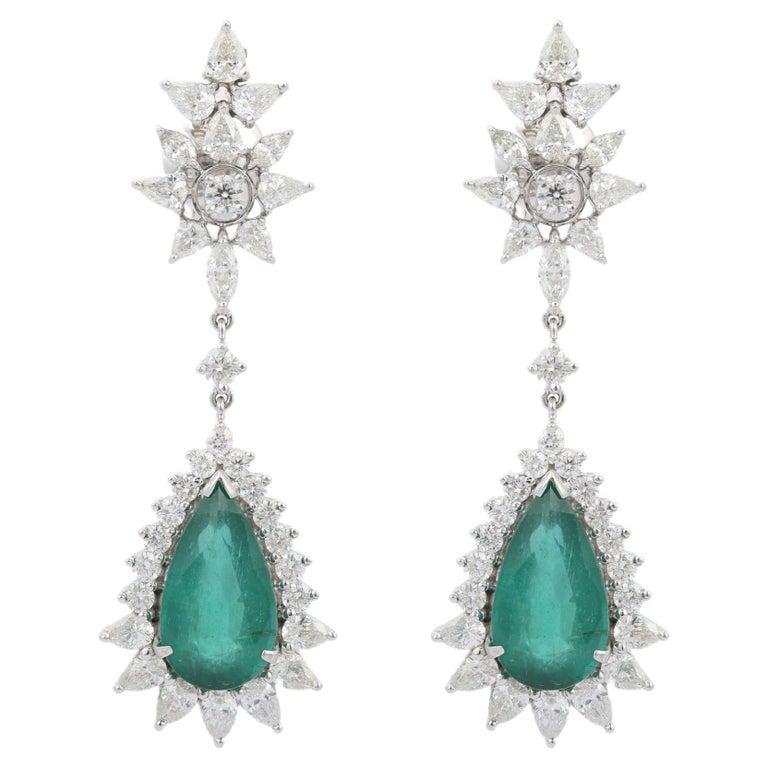Orecchini Etincelle in oro bianco massiccio 18k con diamante e smeraldo a pera regalo della mamma In condizioni Nuovo in vendita a New York, NY