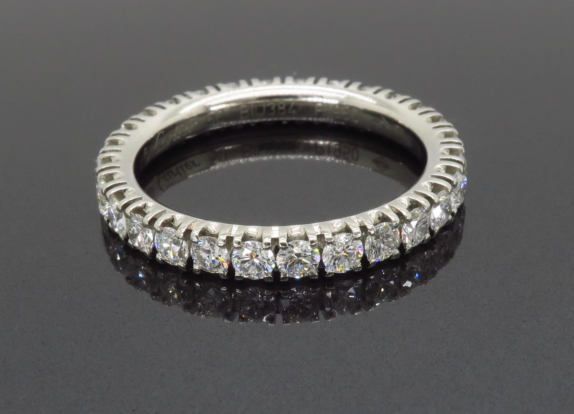 Authentischer Cartier Étincelle de Cartier Diamant-Hochzeitsring für die Ewigkeit aus Platin. 

Diamant-Schliff: Runder Brillantschliff
Karatgewicht des Diamanten insgesamt: 0,96CTW
Durchschnittliche Diamantfarbe: E-F
Durchschnittliche