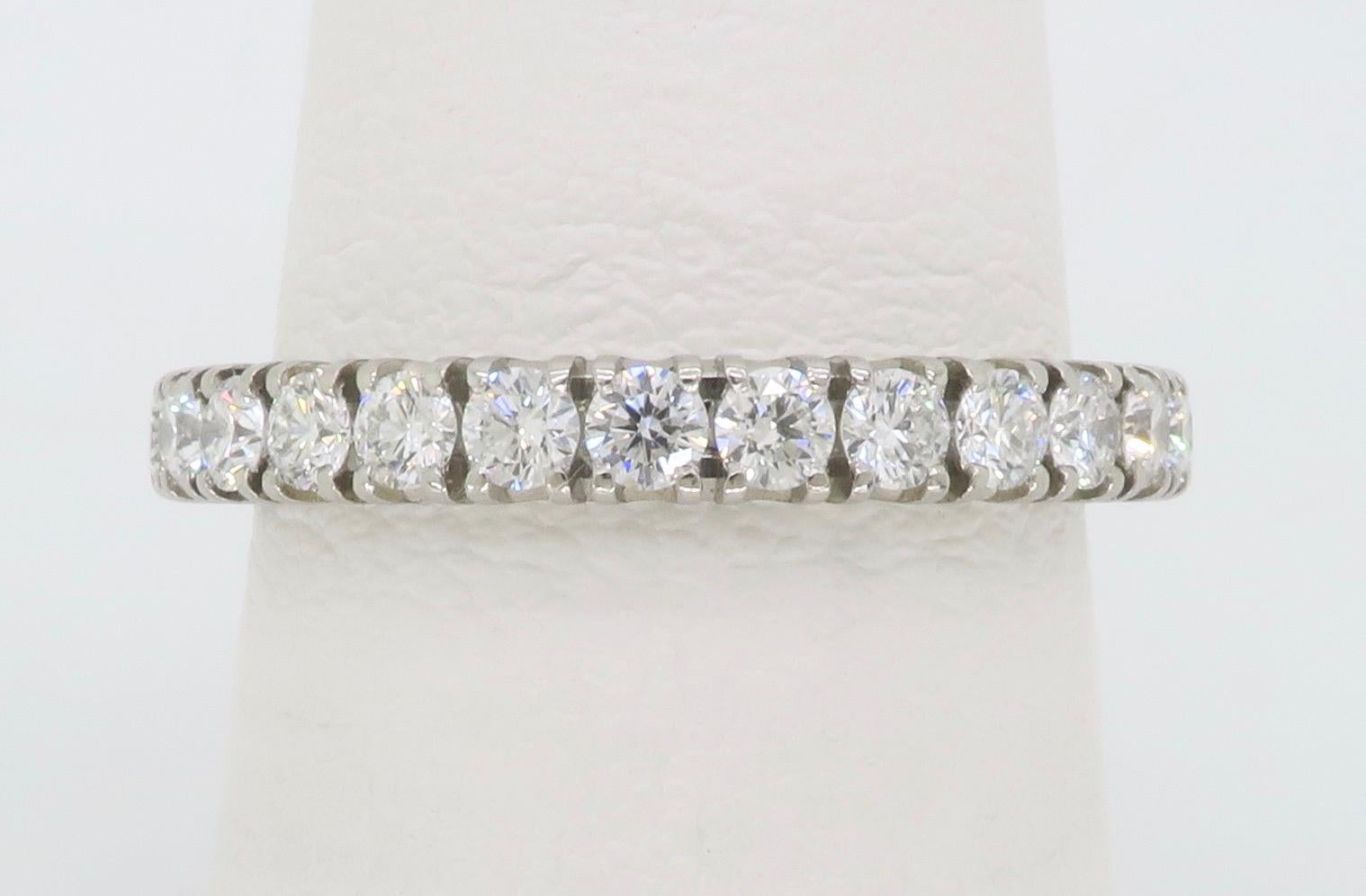 Étincelle de Cartier Diamond Eternity Wedding Band Pour femmes en vente