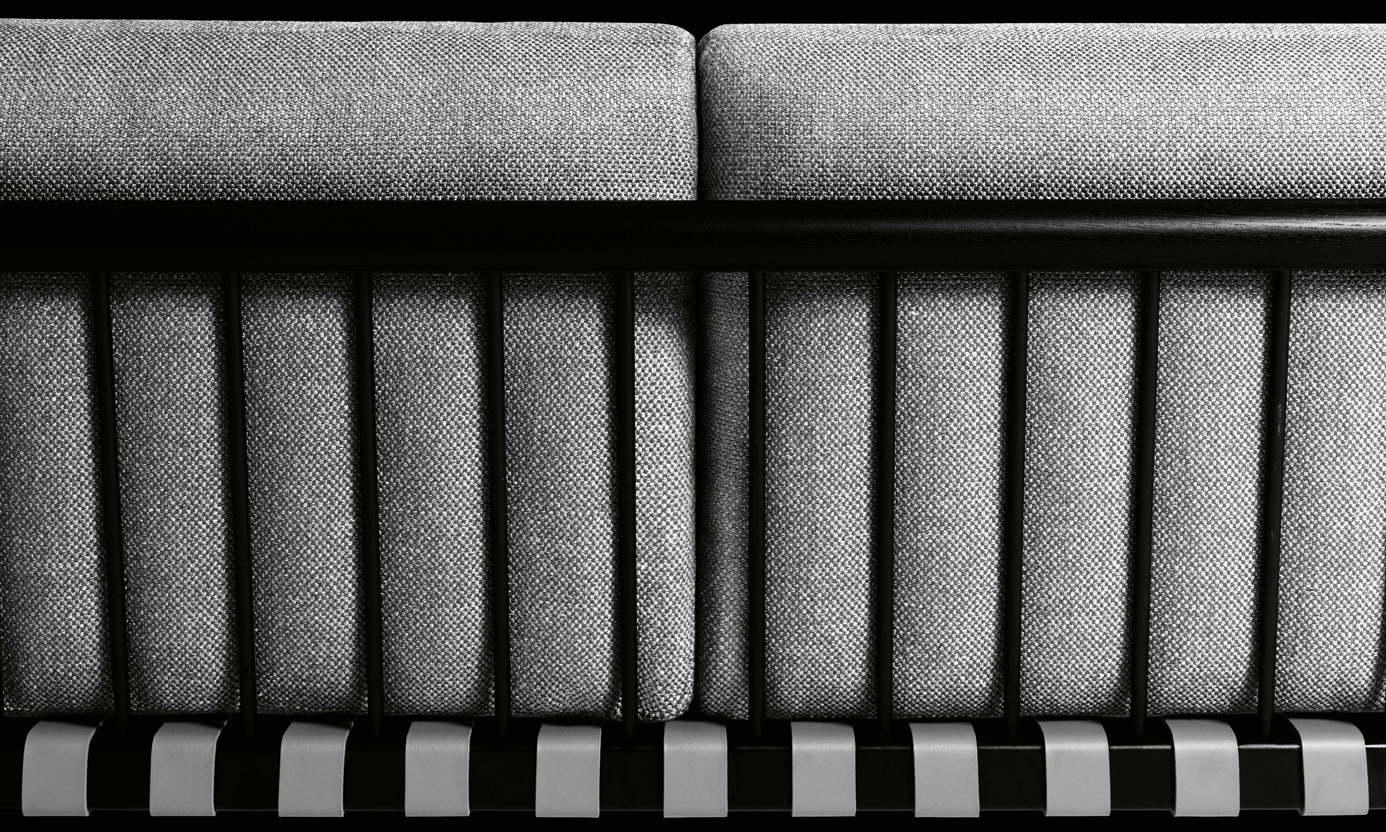 Italian Étiquette, Scandinavian-inspired Modern Sofa For Sale