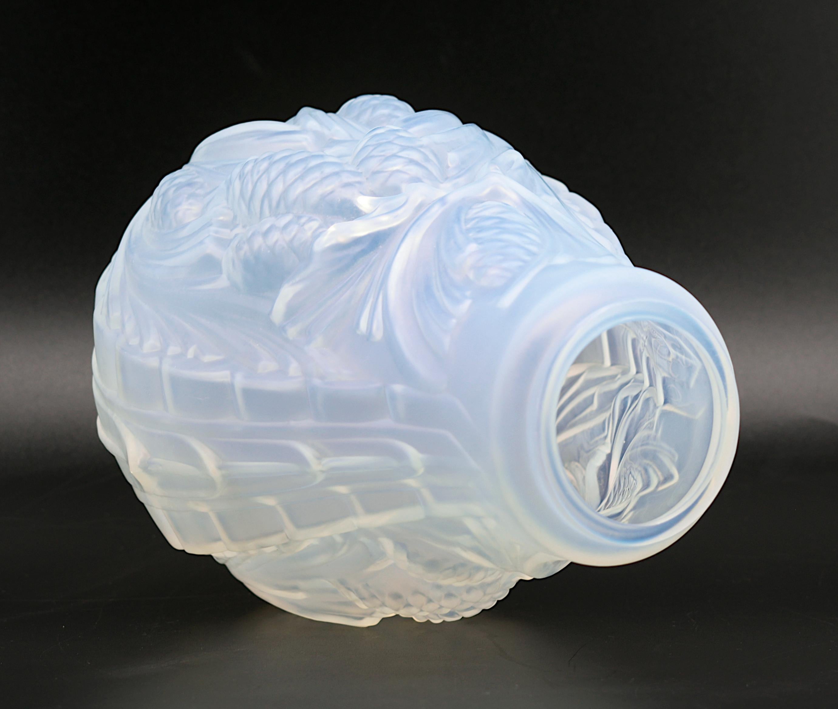 ETLING Art Deco Frosted Glass Vase, 1920 In Good Condition For Sale In Saint-Amans-des-Cots, FR
