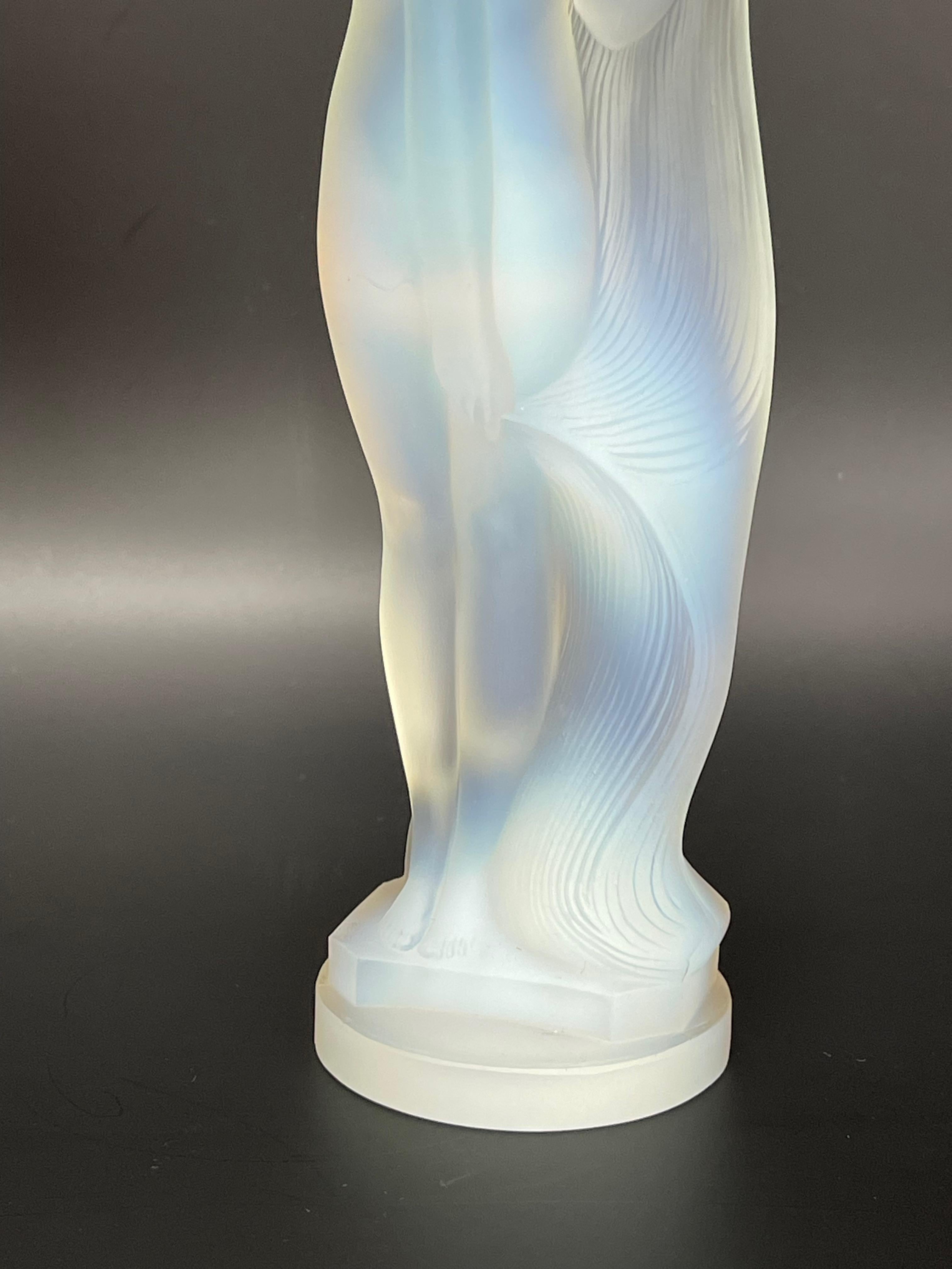 Etling Car Mascot Naked Woman Sculpture in Opalescent Molded Glass In Excellent Condition For Sale In NANTES, FR