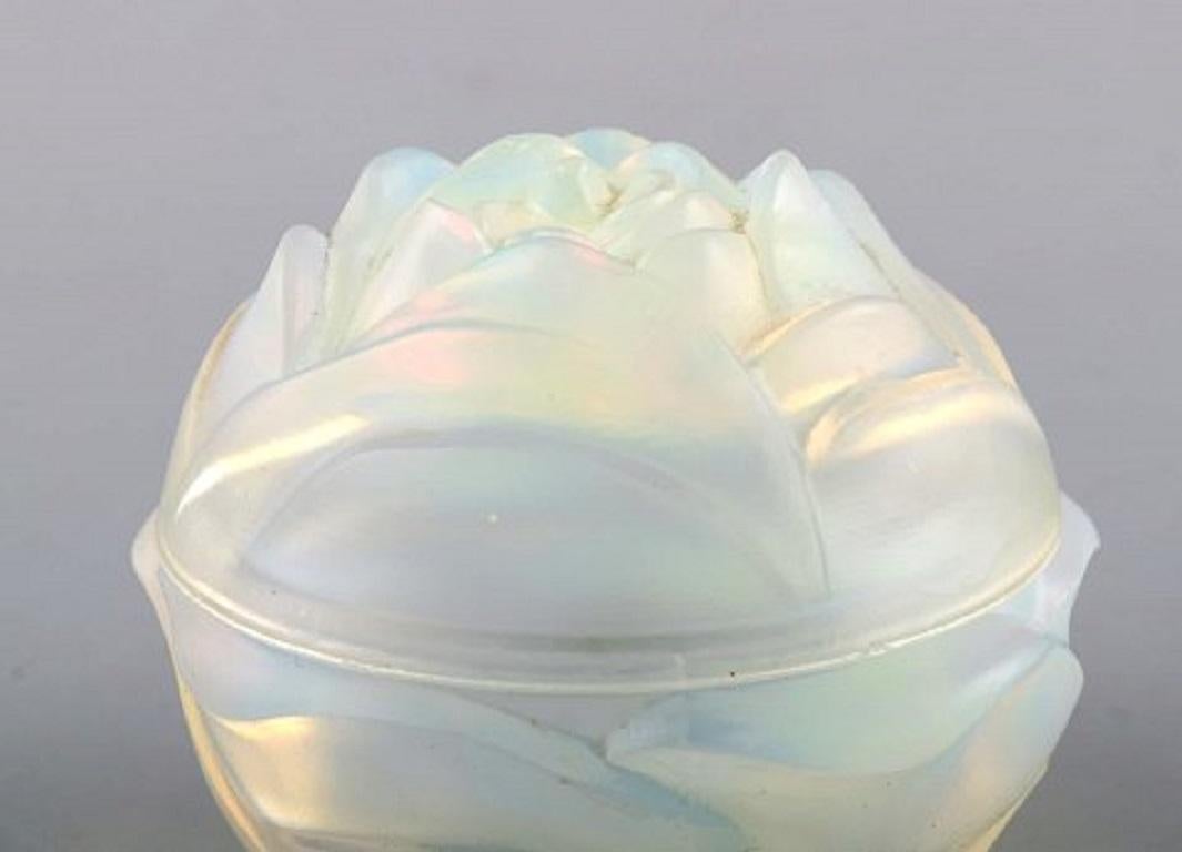 French Etling, France, Art Deco Bonbonniere / Powder Pot in Opalescent Glass, 1930s