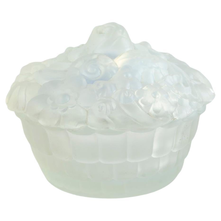 Etling France Art Deco candy box / powder dish in opalescent glass 1930s For Sale
