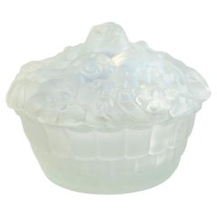 Etling France Art Deco candy box / powder dish in opalescent glass 1930s