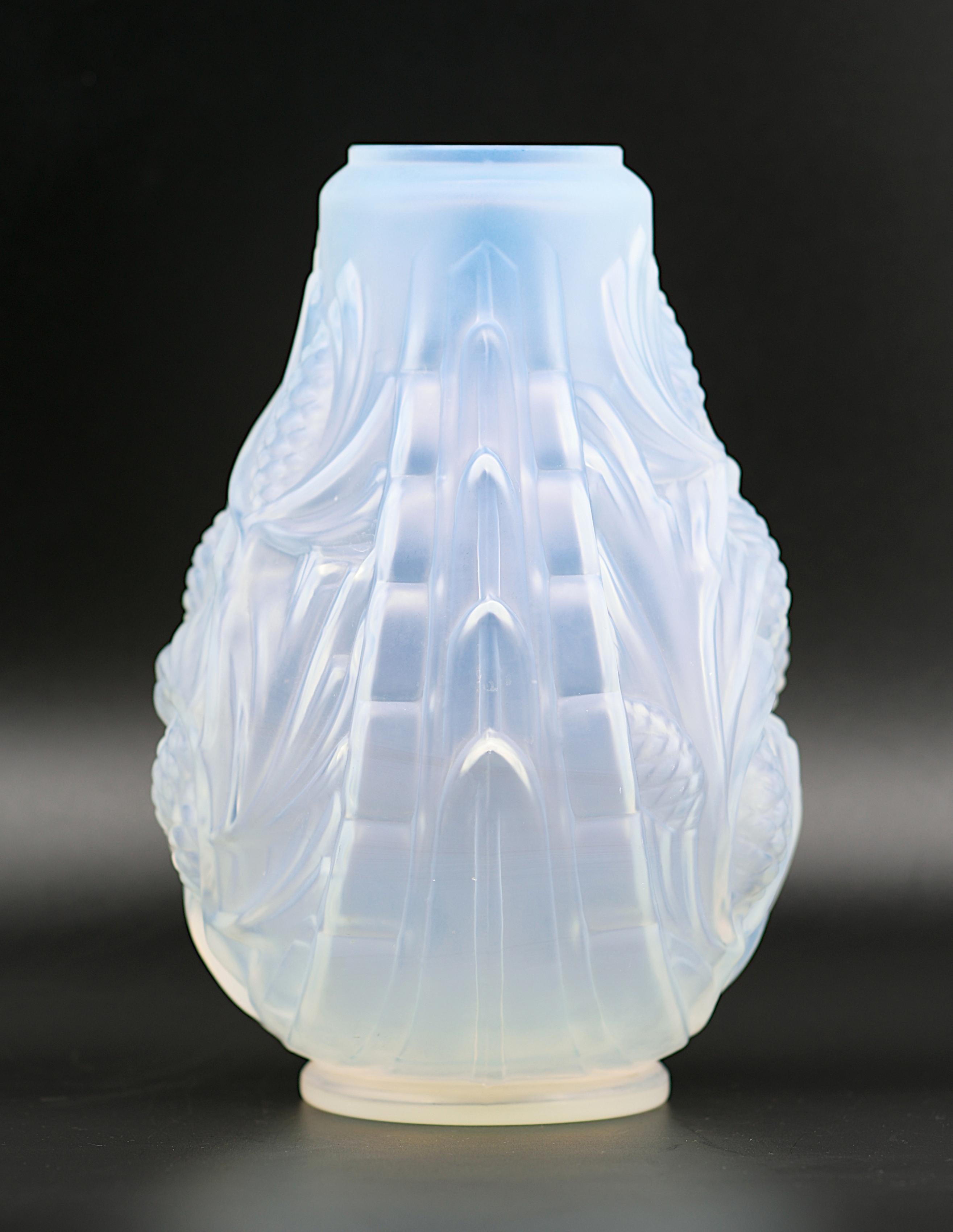 ETLING French Art Deco Frosted Glass Vase, 1930 For Sale 1