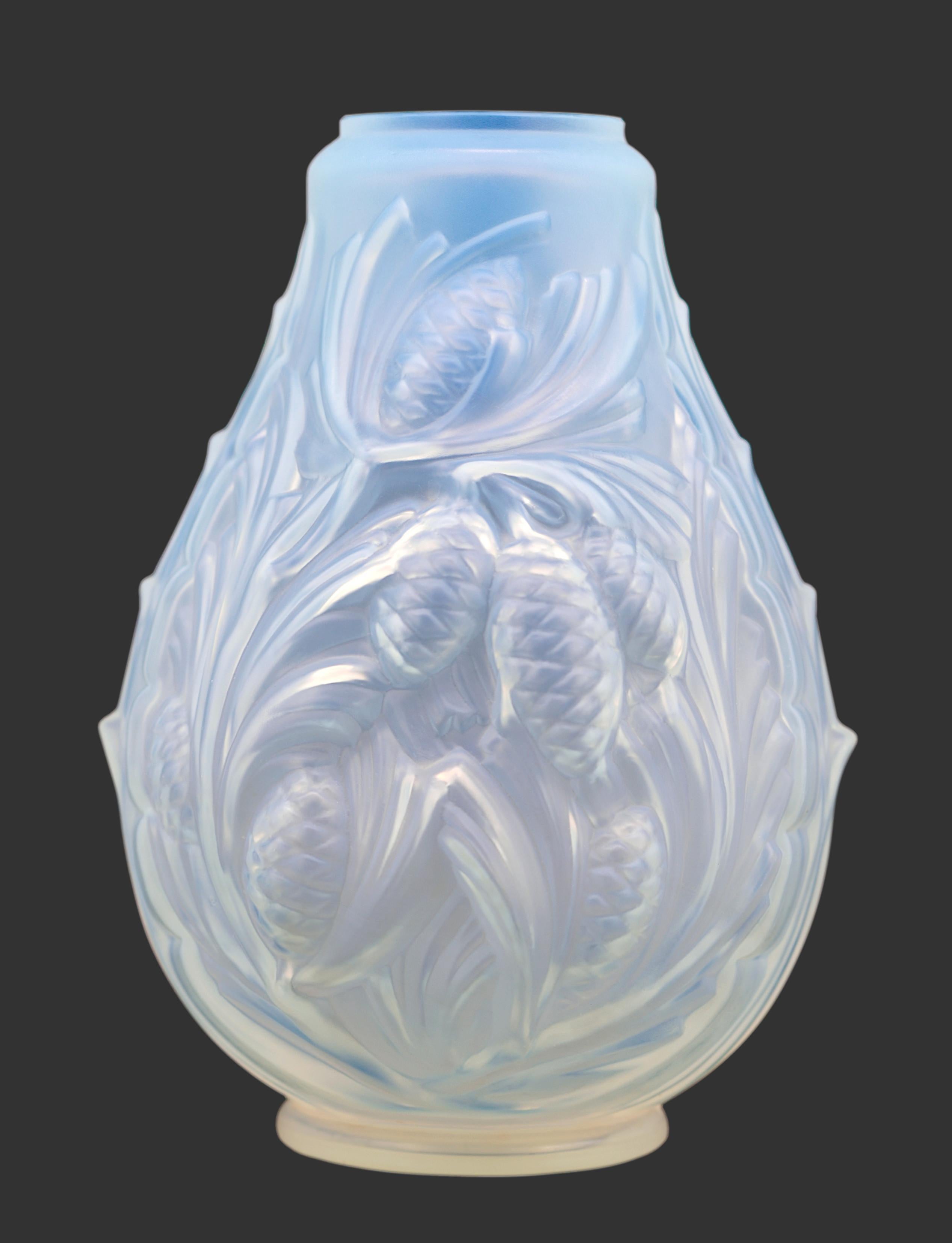 ETLING French Art Deco Frosted Glass Vase, 1930 For Sale 5
