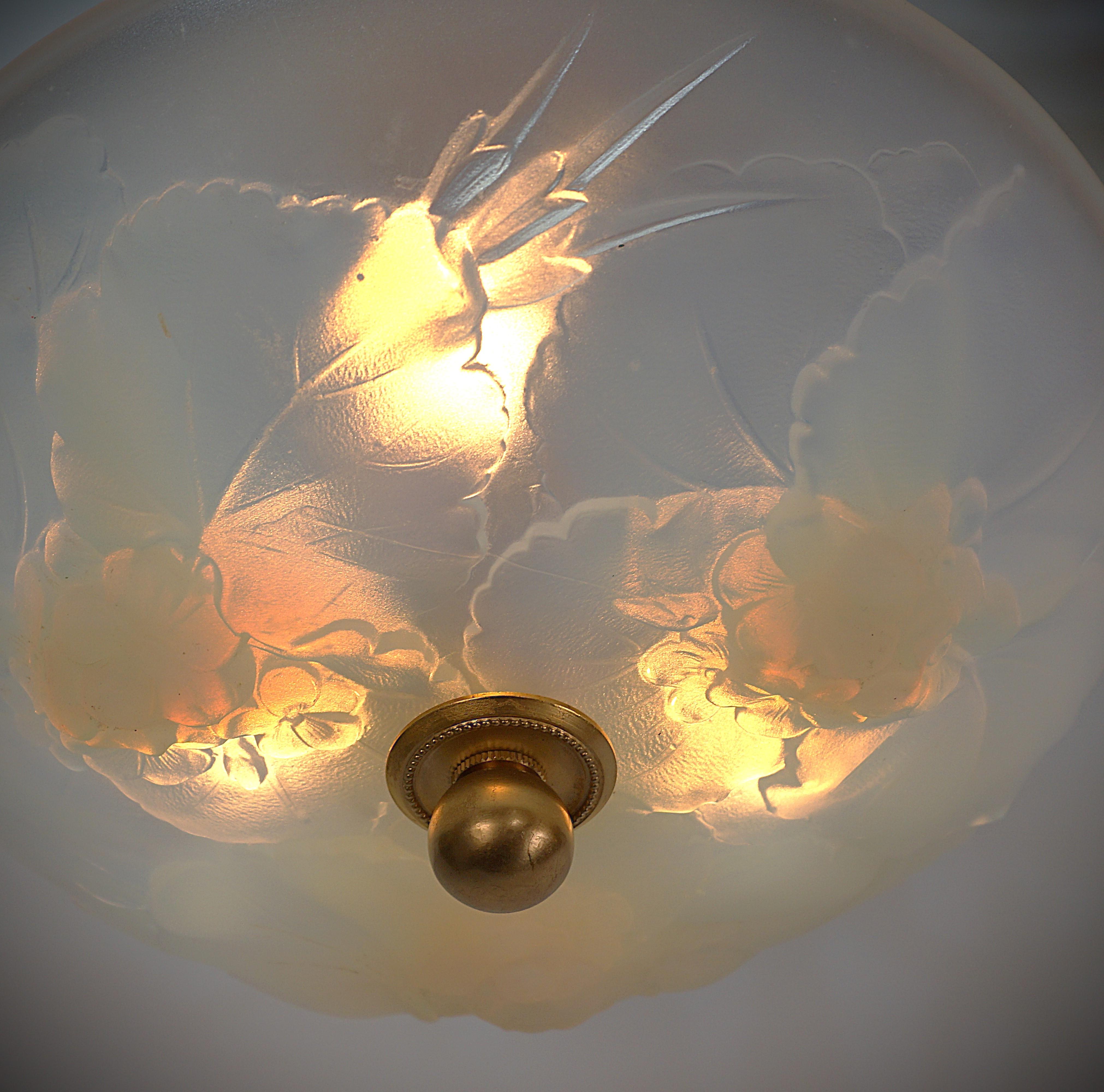 Französischer halb-fließender Art-Déco-Kronleuchter aus opalisierendem Glas, Etling, #10 (Art déco)