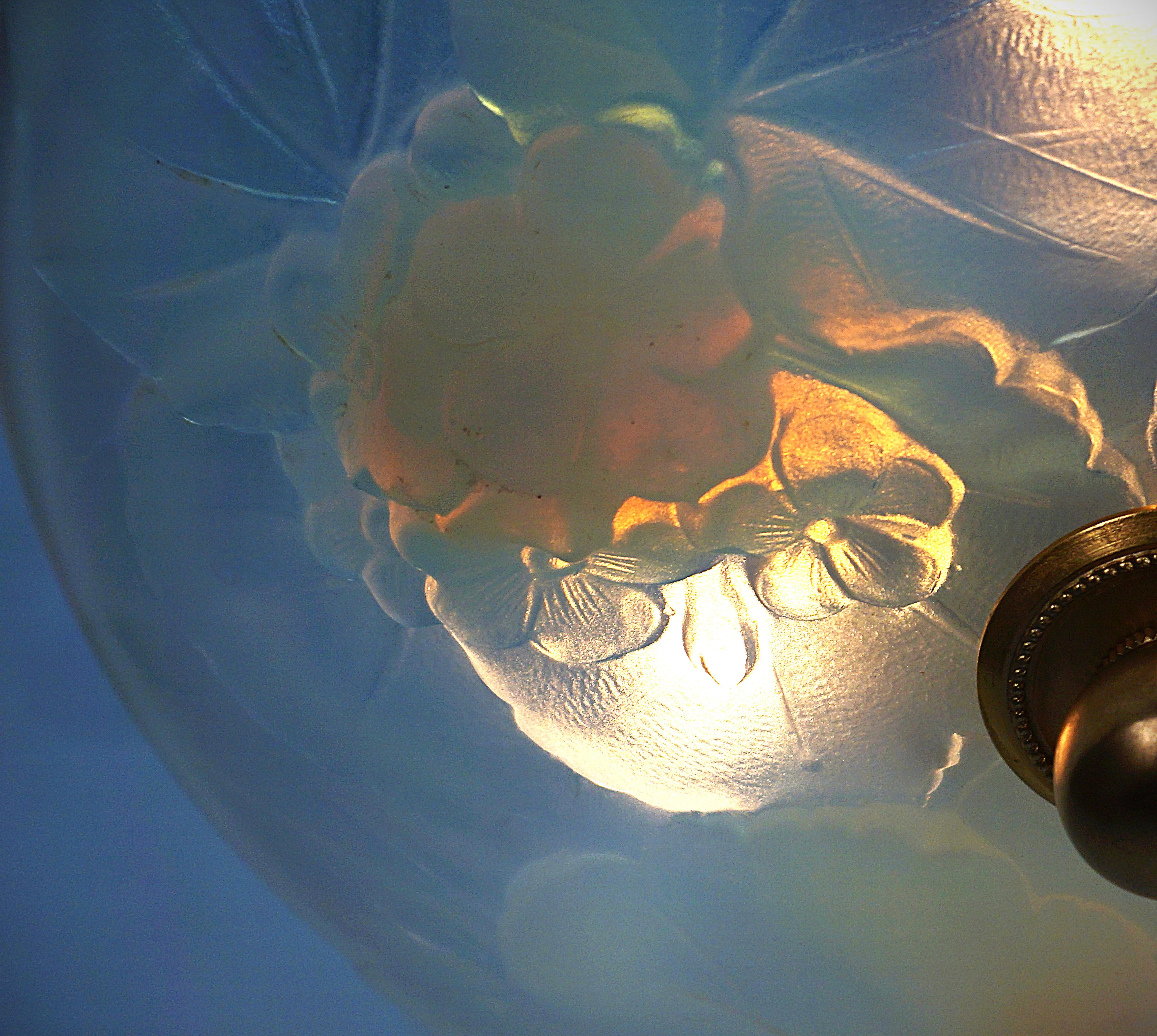Französischer halb-fließender Art-Déco-Kronleuchter aus opalisierendem Glas, Etling, #10 (Bronze)