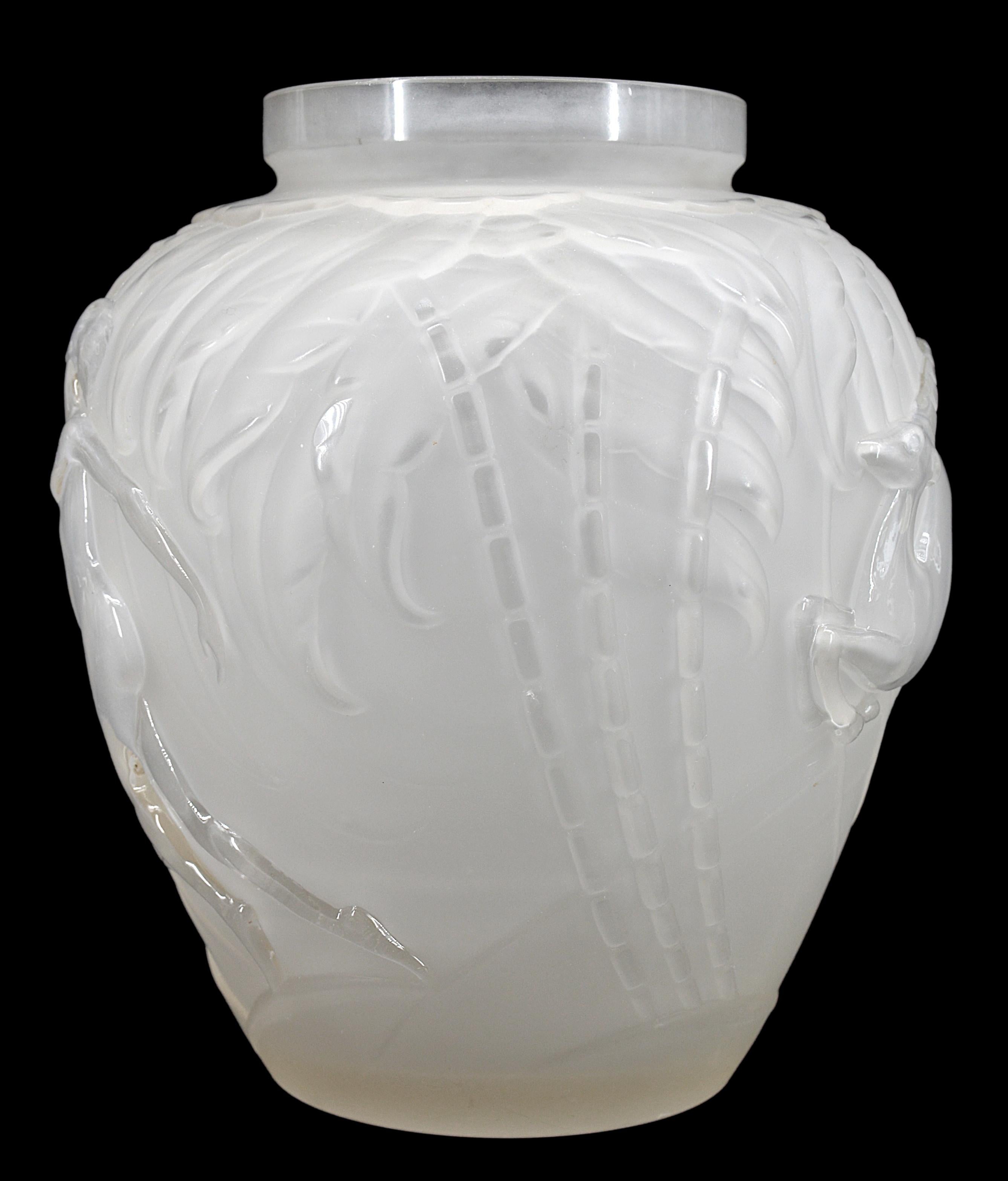 Satinato Raro vaso di vetro smerigliato Art Deco di Etling, 1920 in vendita