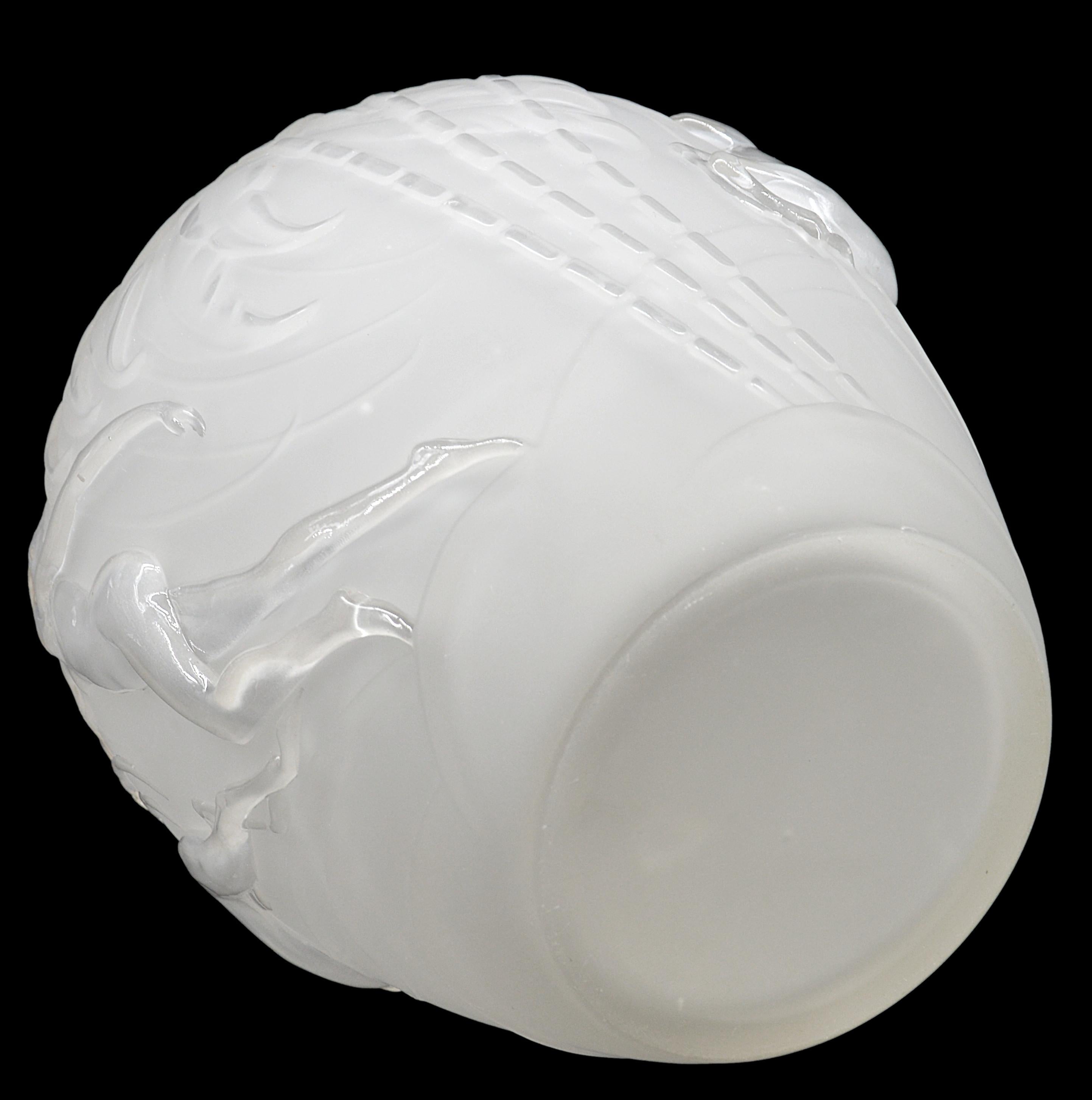 Vetro Raro vaso di vetro smerigliato Art Deco di Etling, 1920 in vendita