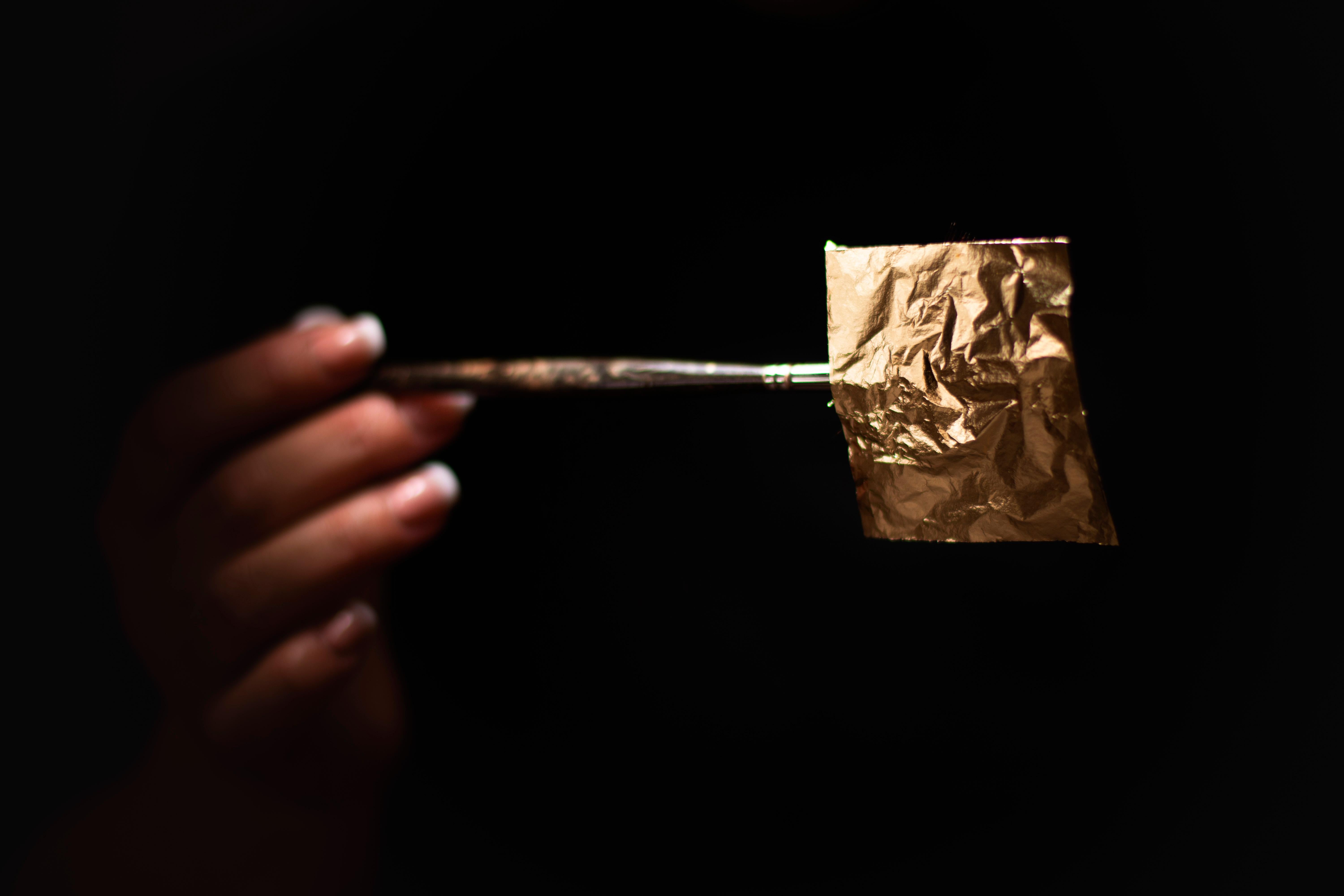 Skulpturale Wandleuchte aus Gips 'Etna' - Antikgold Organic Modern von Benediko im Angebot 2