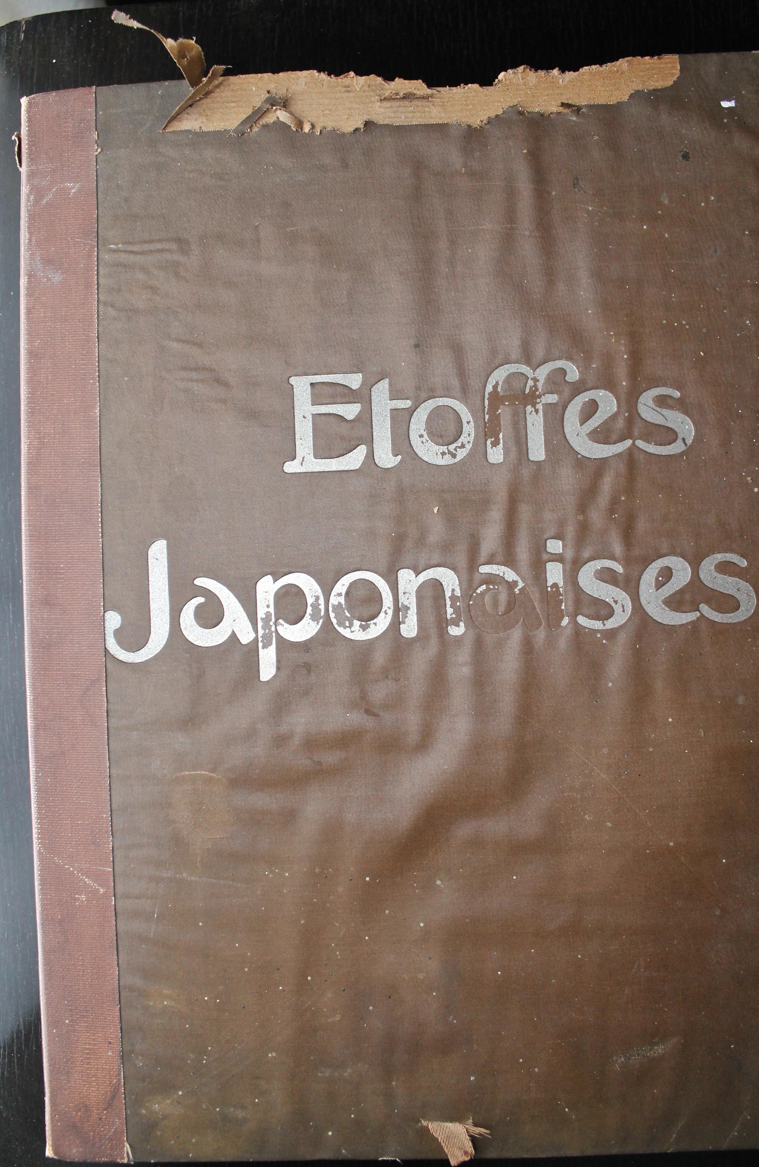 20ième siècle Etoffes Japonais « Tissues Et Brochees » - Folio complet de motifs de tissus en vente