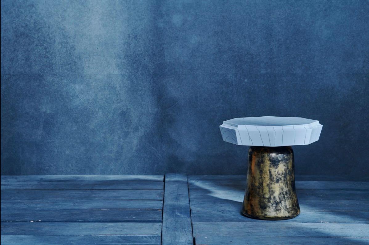 Table d'appoint Etoile en laque gesso et dorée d'Elan Atelier

La table d'appoint Etoile est formée d'une élégante base inclinée en laque argentée ou dorée à la feuille, surmontée d'un plateau octogonal élégamment facetté et effilé en gesso ou en