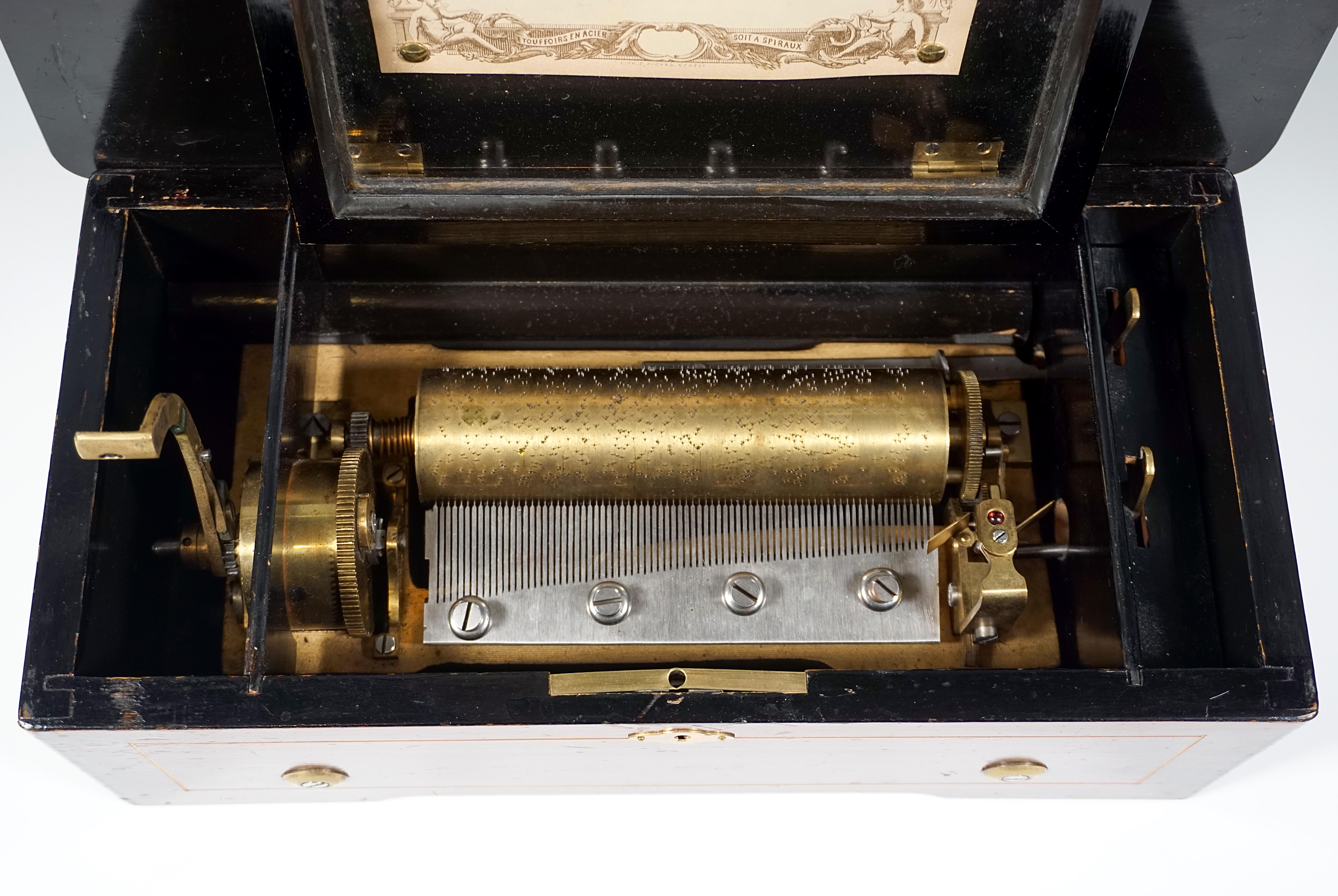 Etouffoirs En Acier Antique Cylinder Music Box 4 Melodies Geneva Swiss Ca 1900 In Good Condition In Vienna, AT