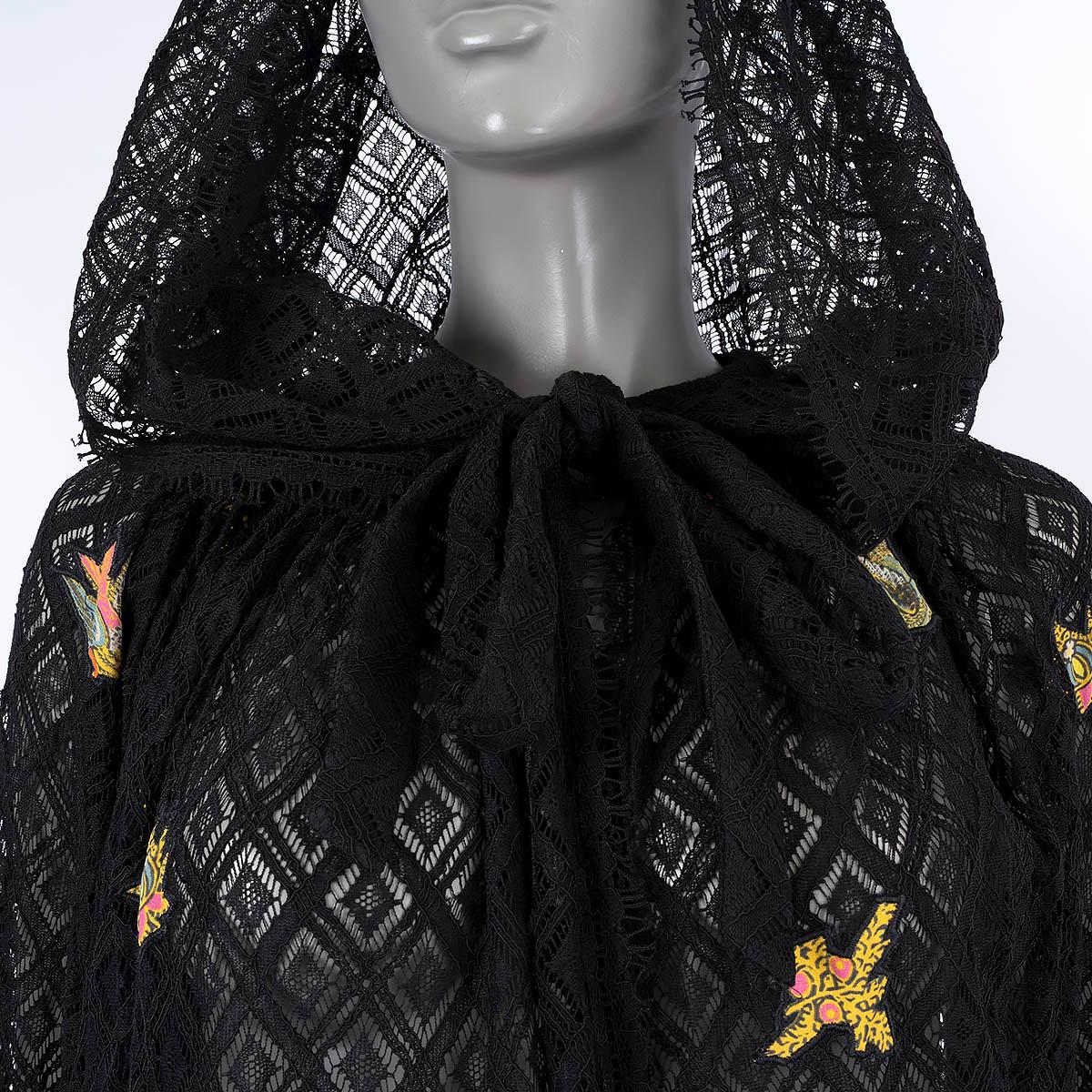 ETRO black 2023 EMBROIDERED LACE HOODED Cape Jacket 42 M In Excellent Condition For Sale In Zürich, CH