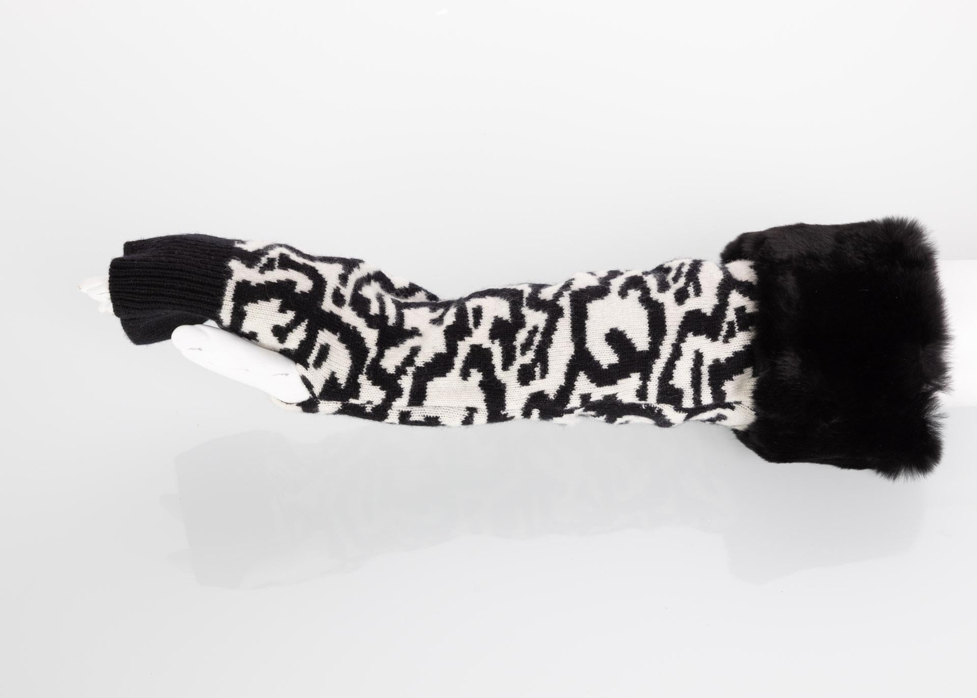 Etro Black and White Cashmere Fur Arm Warmers / Gloves In Excellent Condition For Sale In Boca Raton, FL