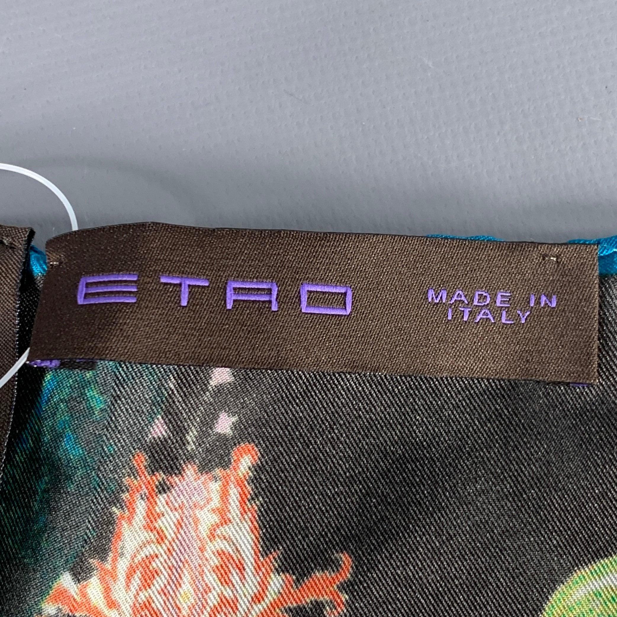 ETRO Pañuelo de bolsillo de seda negro multicolor abstracto en Excelente estado para la venta en San Francisco, CA