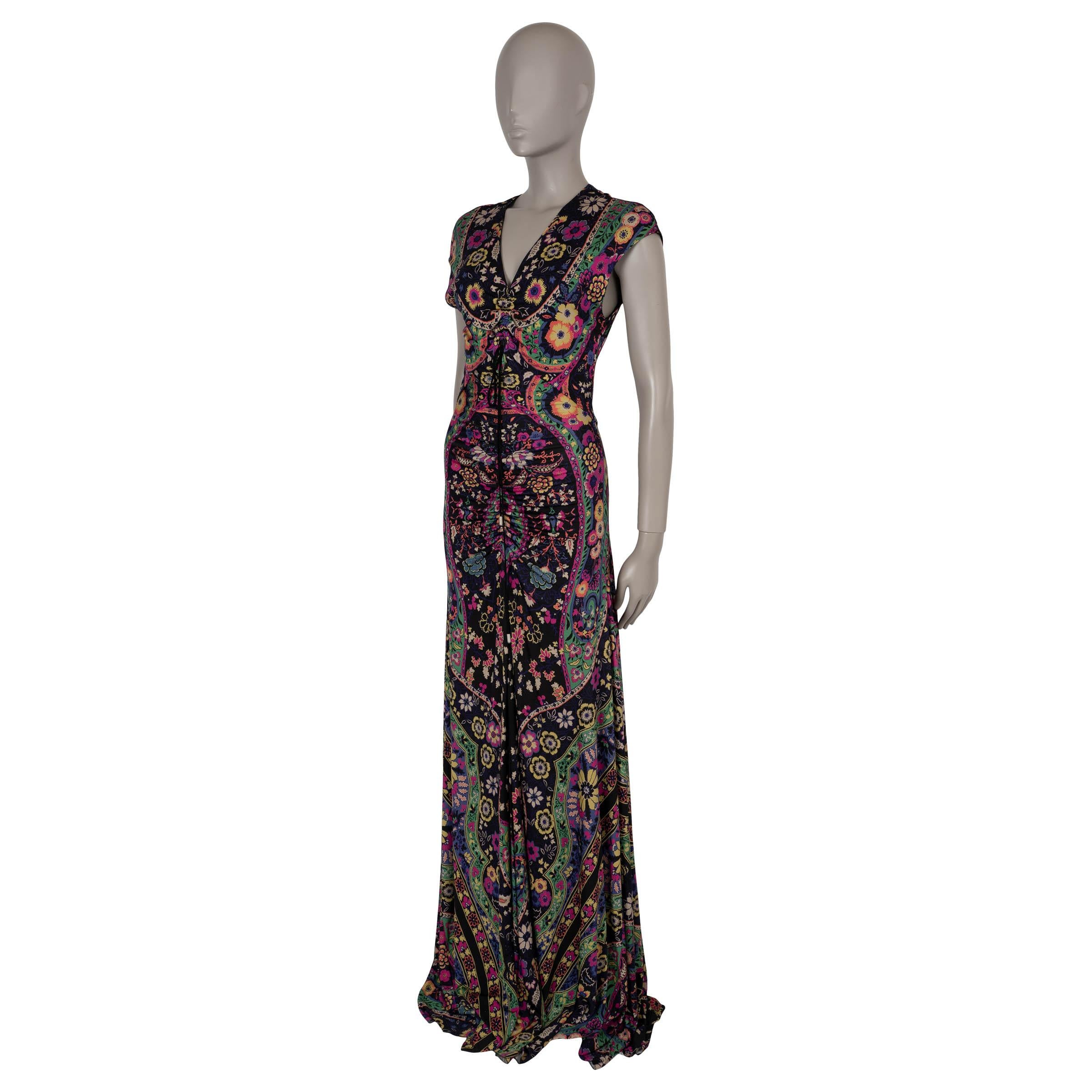 Questo abito Etro Nidra in jersey di viscosa elasticizzato (100%), autentico al 100%, è impreziosito da una vivace stampa floreale multicolore. Progettato con una silhouette fit-and-flare, presenta una lunghezza fluida e maxi, delicate maniche a