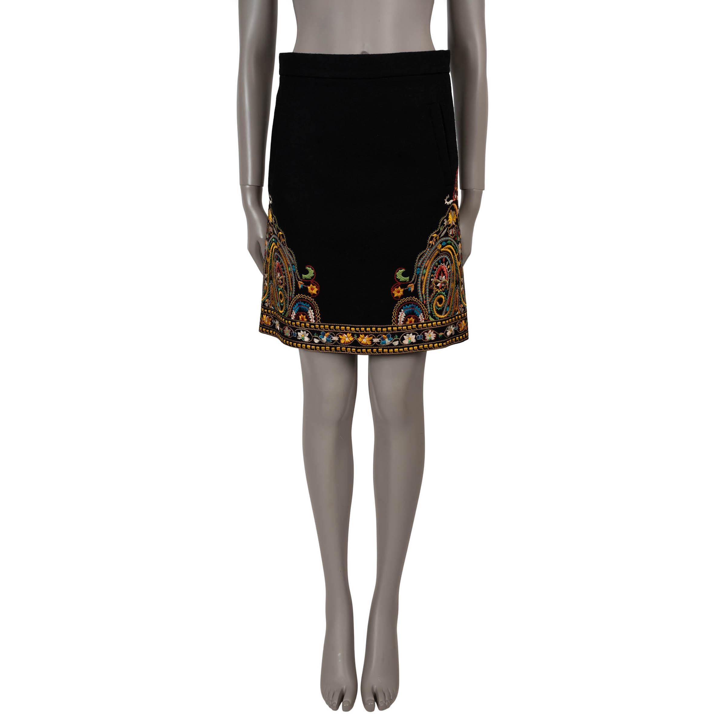 ETRO black & multicolour wool felt EMBROIDERED MINI Skirt S In Excellent Condition For Sale In Zürich, CH