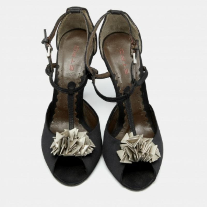 Designed as a T-strap using satin, this pair of Etro sandals has a desirable look. The shoes feature peep toes, embellished uppers, and a T-strap detail with buckle fastening at the ankles. 9 cm heels complete the sandals.