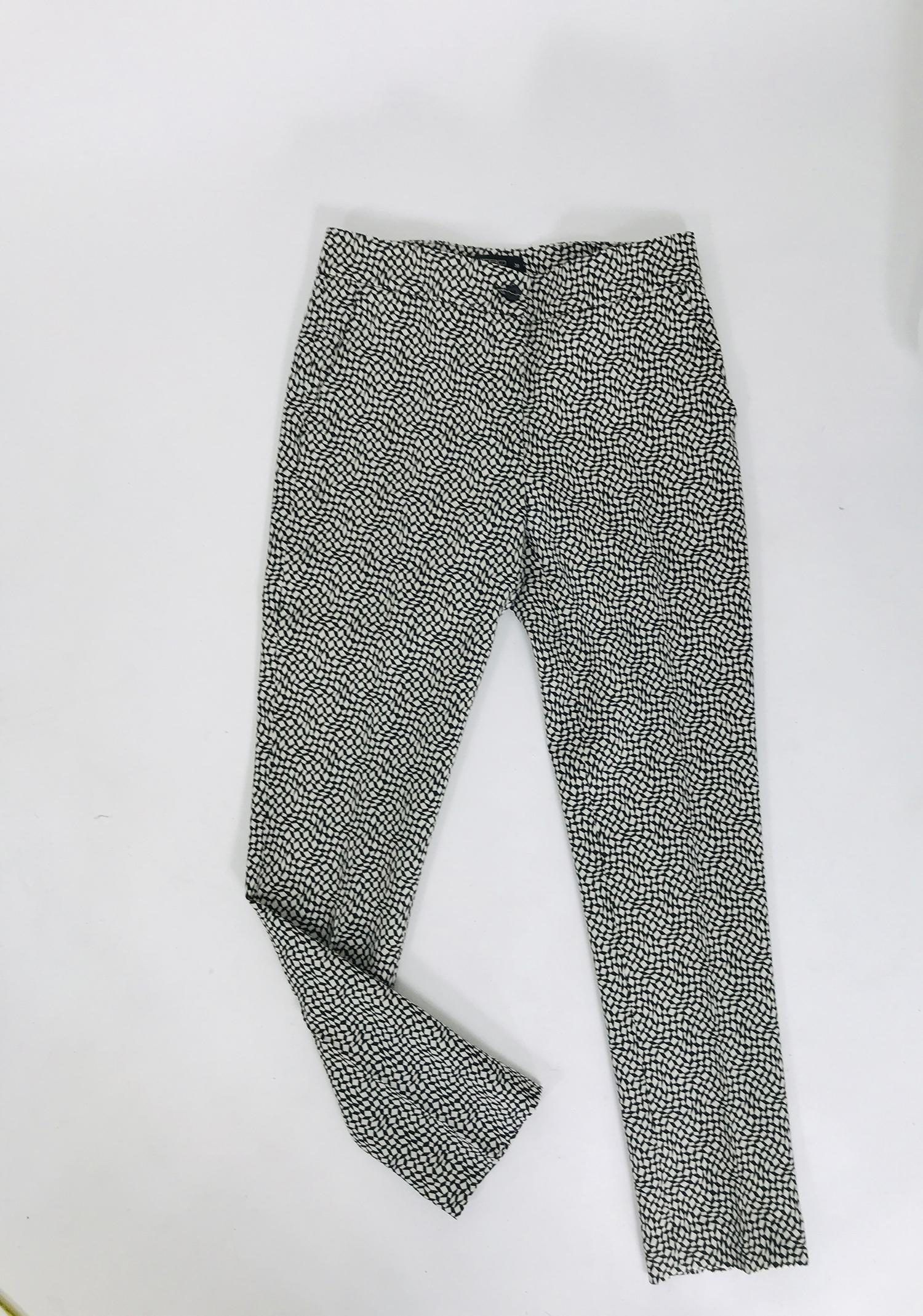 Etro black & white diamonds & squares print wool trousers marked size 38.
Flat front trouser with tapered legs, fly front angled hip pockets. Back besom pockets at hips. Soft fine woven wool with elastan for a bit of stretch. Unlined. Looks barely,