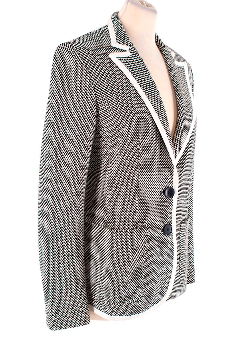 Etro Black & White Micro-Houndstooth Knitted Blazer
 

 - Elegant slim silhouette jacket crafted with a houndstooth pattern 
 - Single-breasted blazer 
 - White grosgrain piped edges
 - Two black buttoned fastening
 - Two pockets feature either side