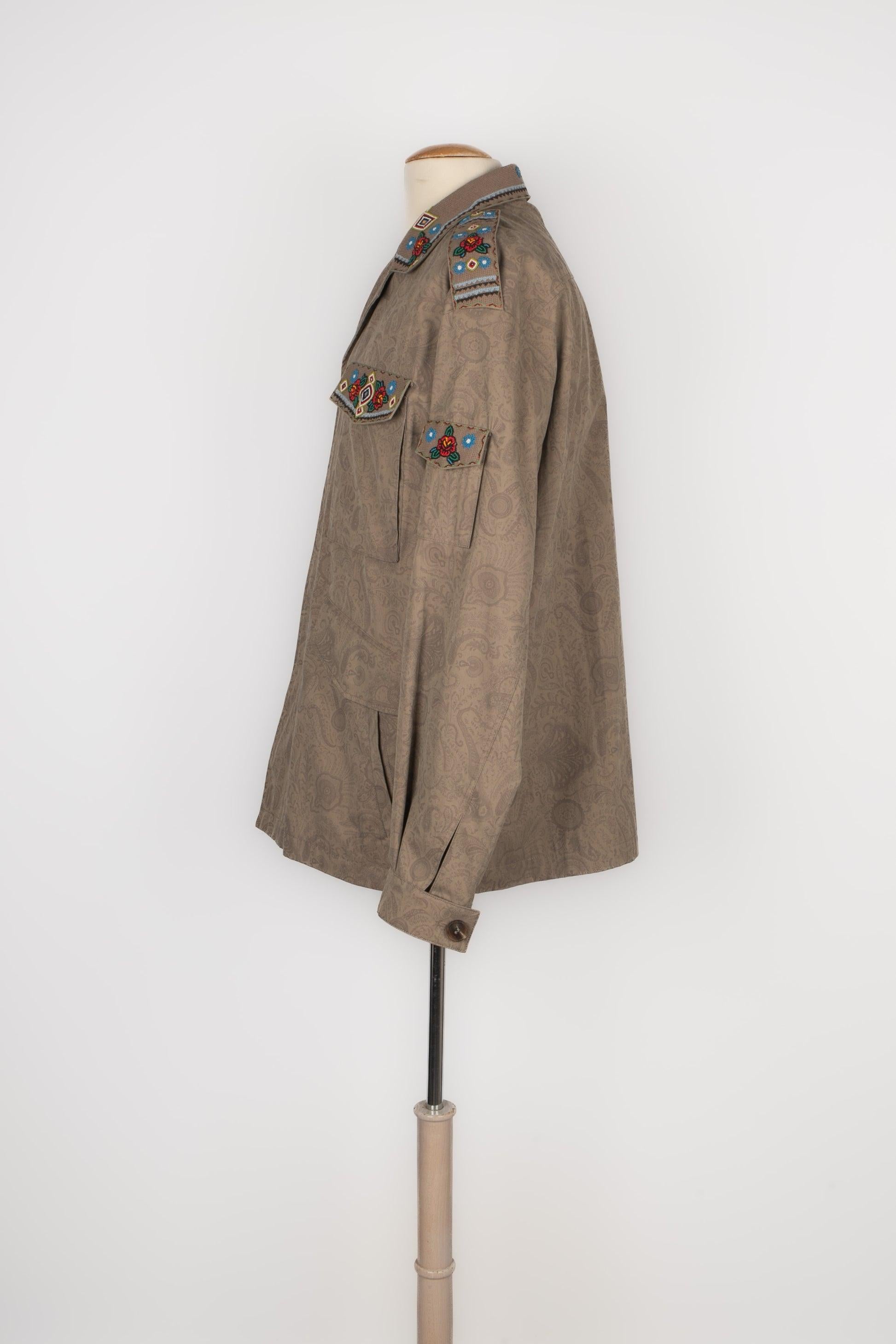 Etro - (Made in Italy) Blended cotton jacket embroidered with pearls. Size XL indicated.

Additional information:
Condition: Very good condition
Dimensions: Shoulder width: 54 cm - Chest: 58 cm - Sleeve length: 63 cm - Length: 73 cm

Seller