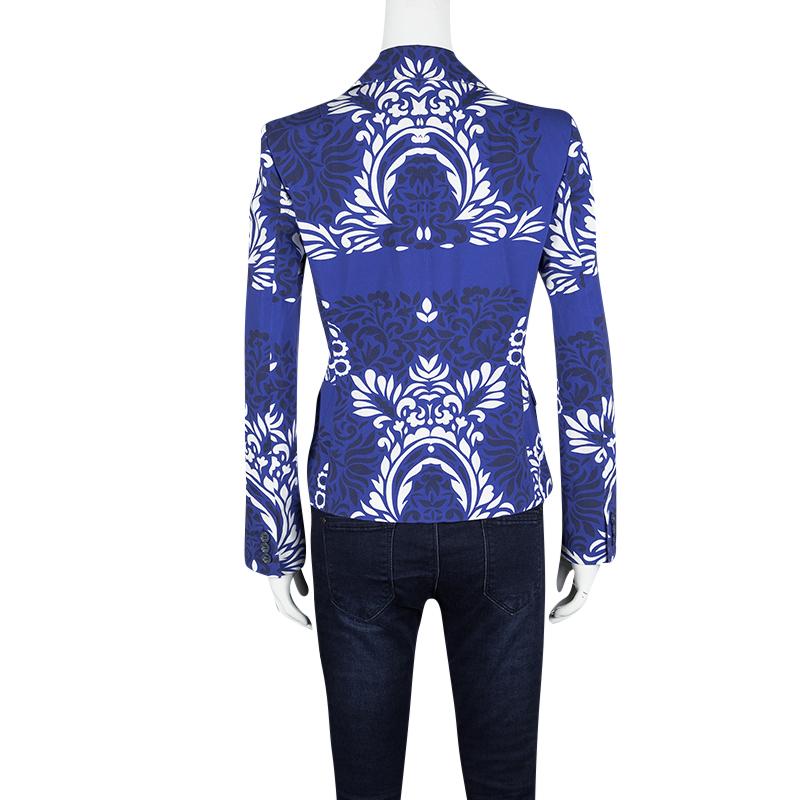 You're ready to project a chic appearance with this smart blazer from Etro. The creation comes with floral prints in blue and white, pockets and front buttons. You can pair it with flared trousers and Bianca pumps.

Includes: Packaging
