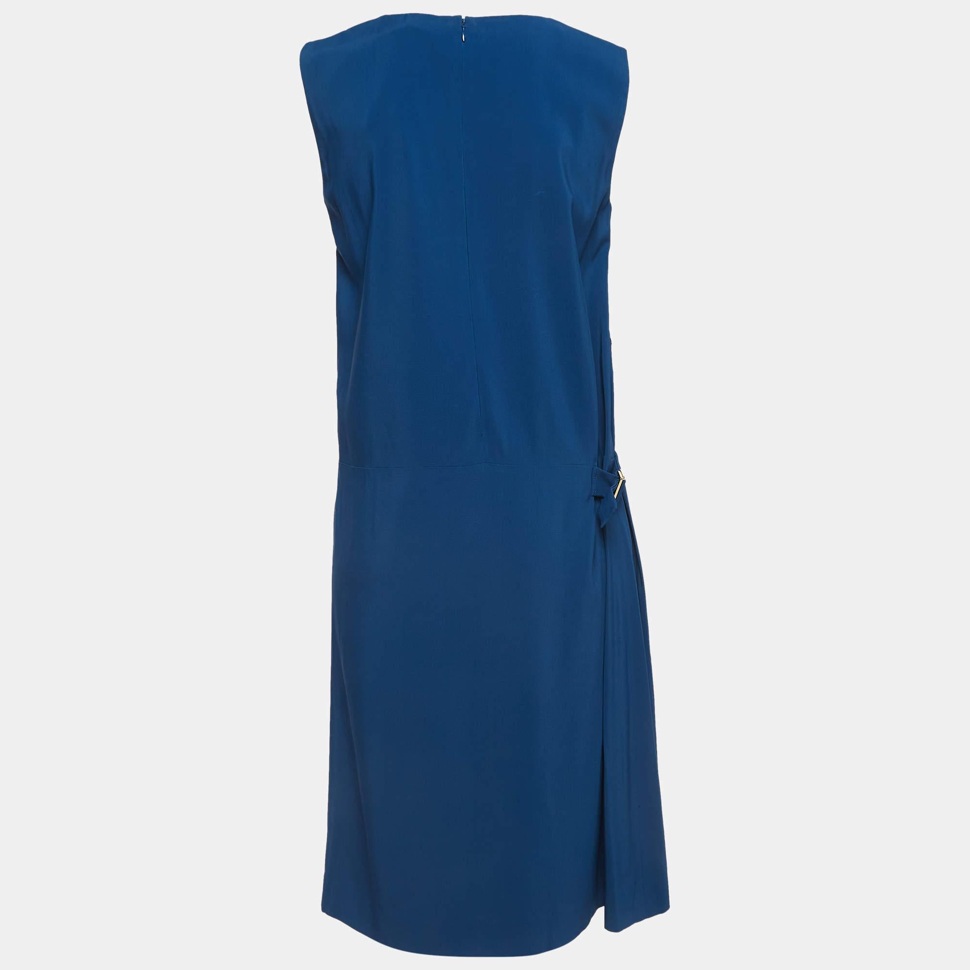 Erleben Sie die Freude an fachkundiger Schneiderei mit diesem Designerkleid für Damen. Die sorgfältige Verarbeitung, die makellose Passform und die luxuriösen Details garantieren unvergleichlichen Komfort. Diese wunderschöne Kreation wird Ihren Stil