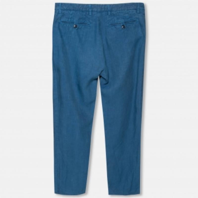 Etro's smart and refined designs make the brand a great choice when looking for stylish clothing. These pants have a tapered silhouette that gives you a neat look and a comfortable fit. The pair will be a loved addition.