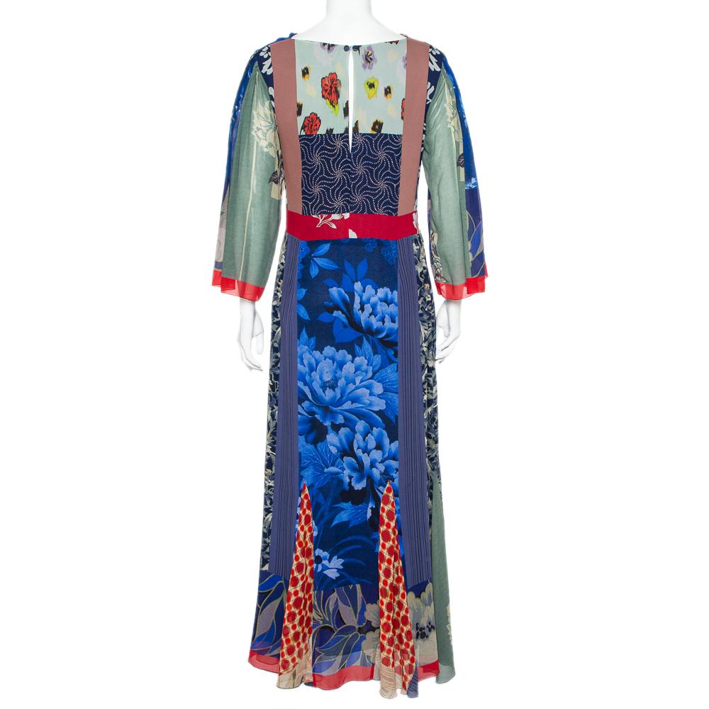 Wear this Etro dress and pair it with contrasting accessories. Prep up for an occasion in this impressive blue outfit designed just for you. This silk outfit will be your ideal go-to for those impromptu outings.

