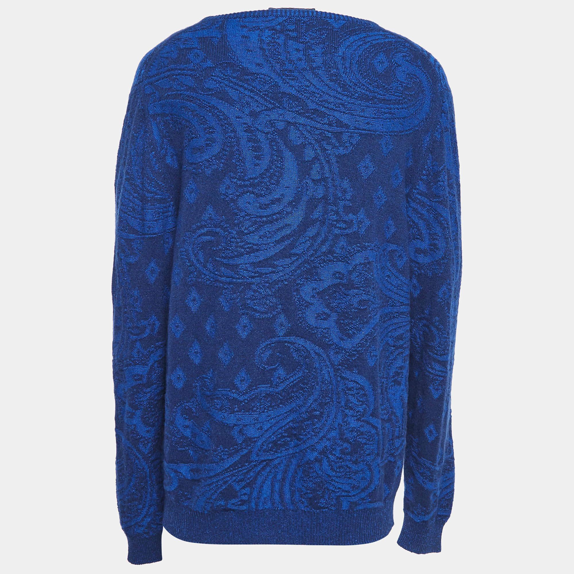 A winter outing without a sweater is next to impossible. Thankfully a stylish sweater like this will always enrich your outfit effortlessly. Designed with quality fabrics this sweater is both snug and stylish.