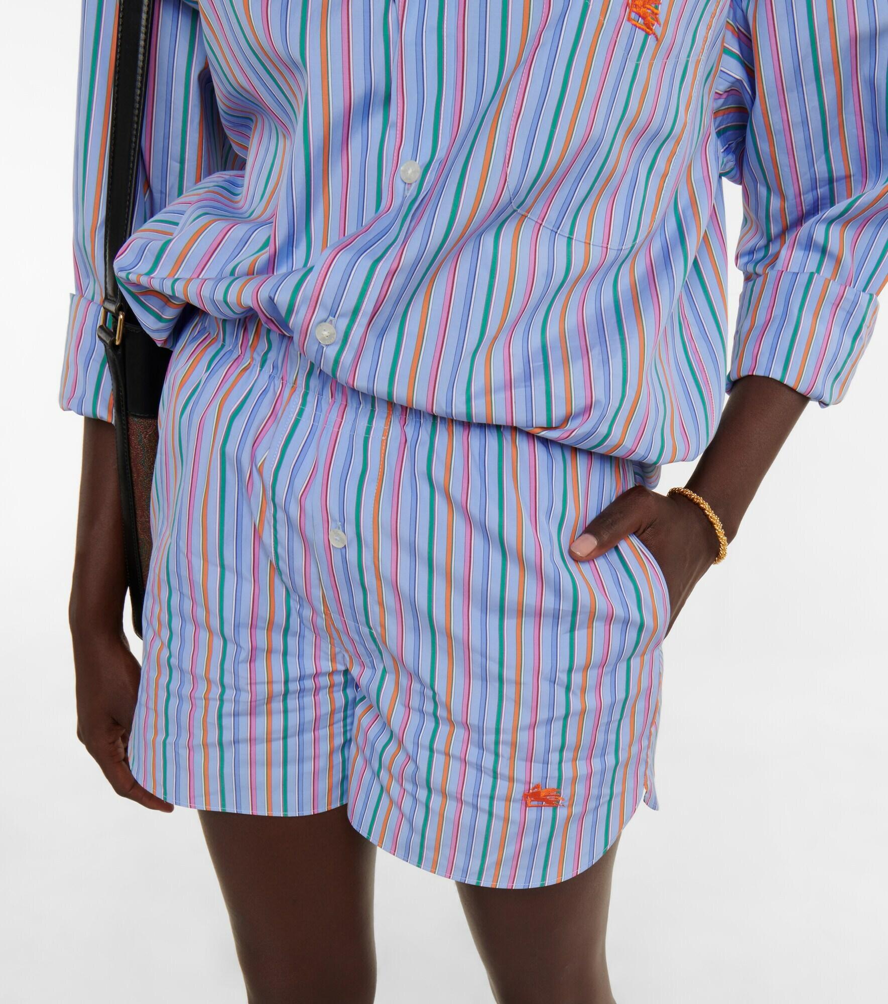 Etro Blau gestreifte bestickte Shorts mit Logo, Größe S, neu mit Etikett im Zustand „Neu“ in Paradise Island, BS