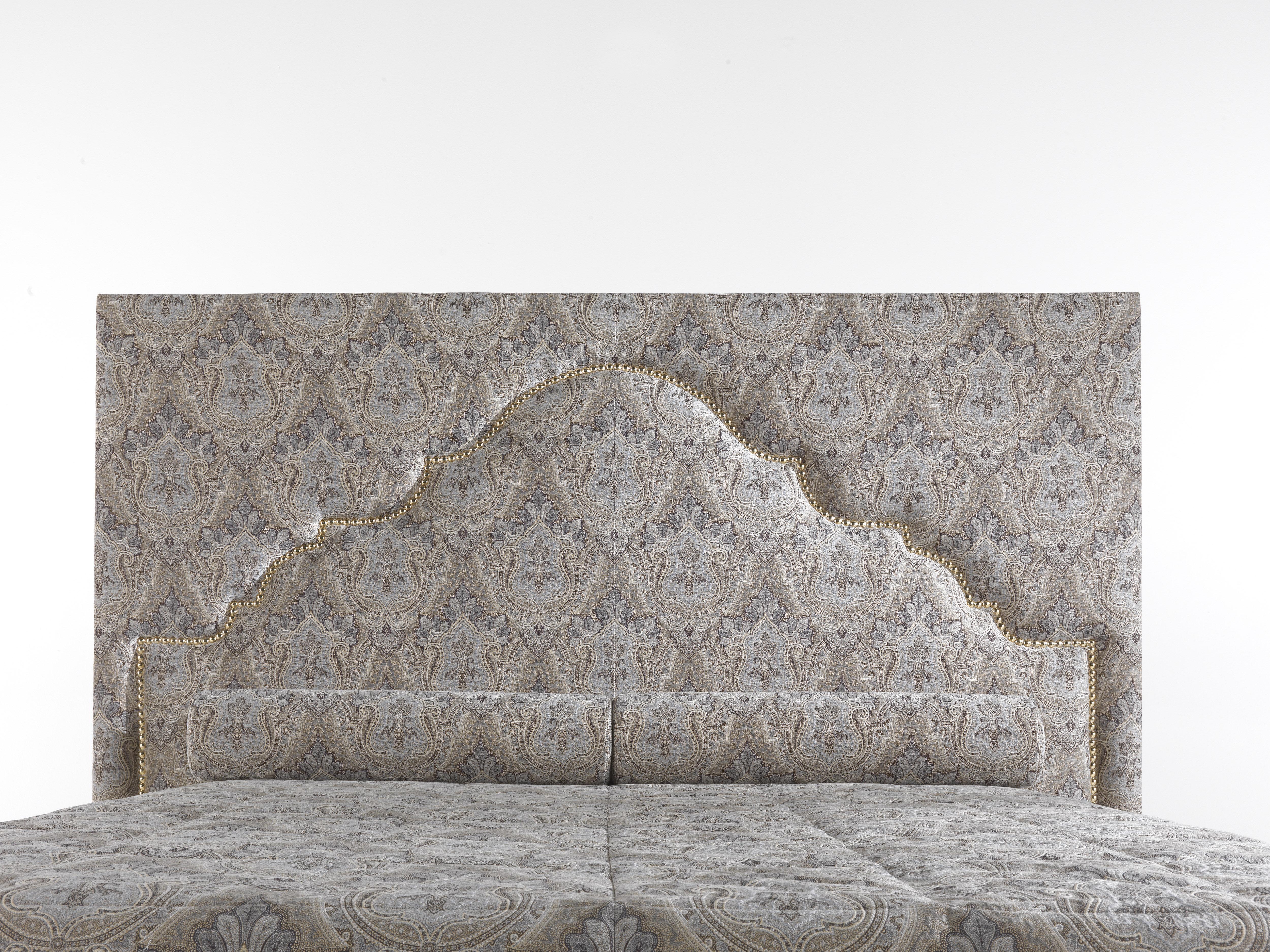 Bombay-Bett aus Stoff des 21. Jahrhunderts von Etro Home Interiors  (Italienisch) im Angebot