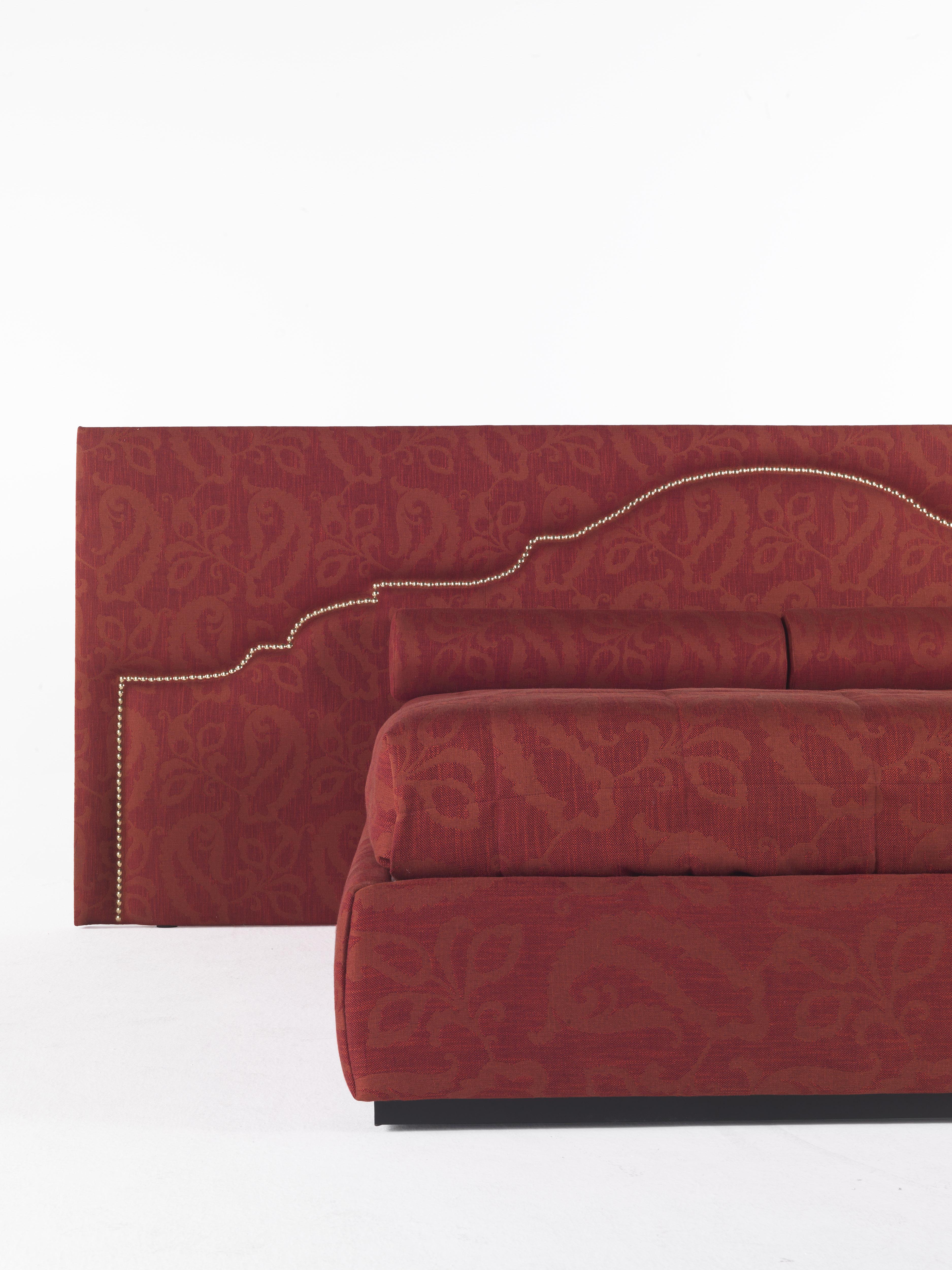 Extra großes Bett aus Stoff aus Bombay des 21. Jahrhunderts von Etro Home Interiors (Moderne) im Angebot