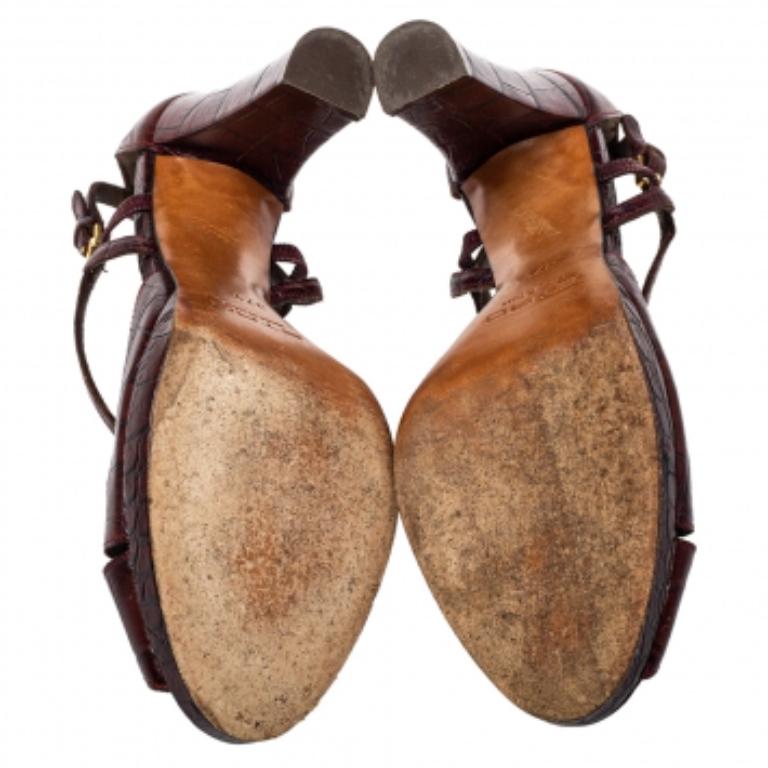 Refined and sophisticated, these croc-embossed leather sandals from Etro have an understated charm. They feature a peep-toe silhouette with cut-out vamp straps and a T-strap design with a buckle ankle fastening. They are equipped with comfortable