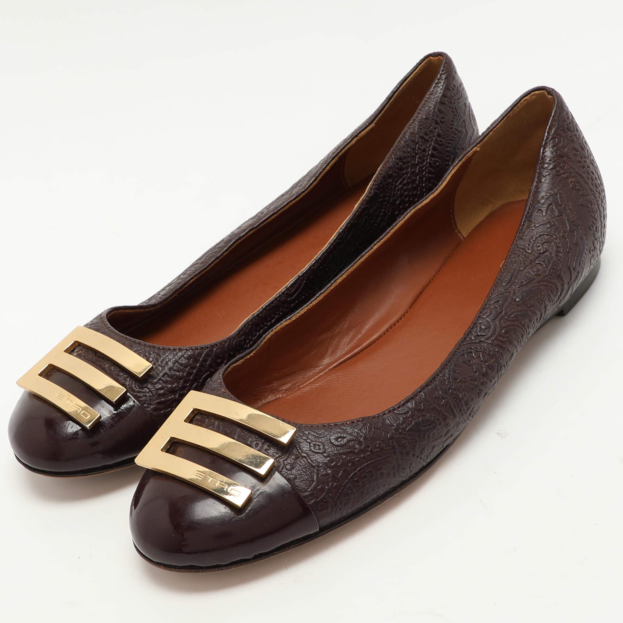Estas bailarinas marrones de Etro te permitirán hacer planes para todo el día. Tienen un diseño elegante  y quedan muy bien en los pies.