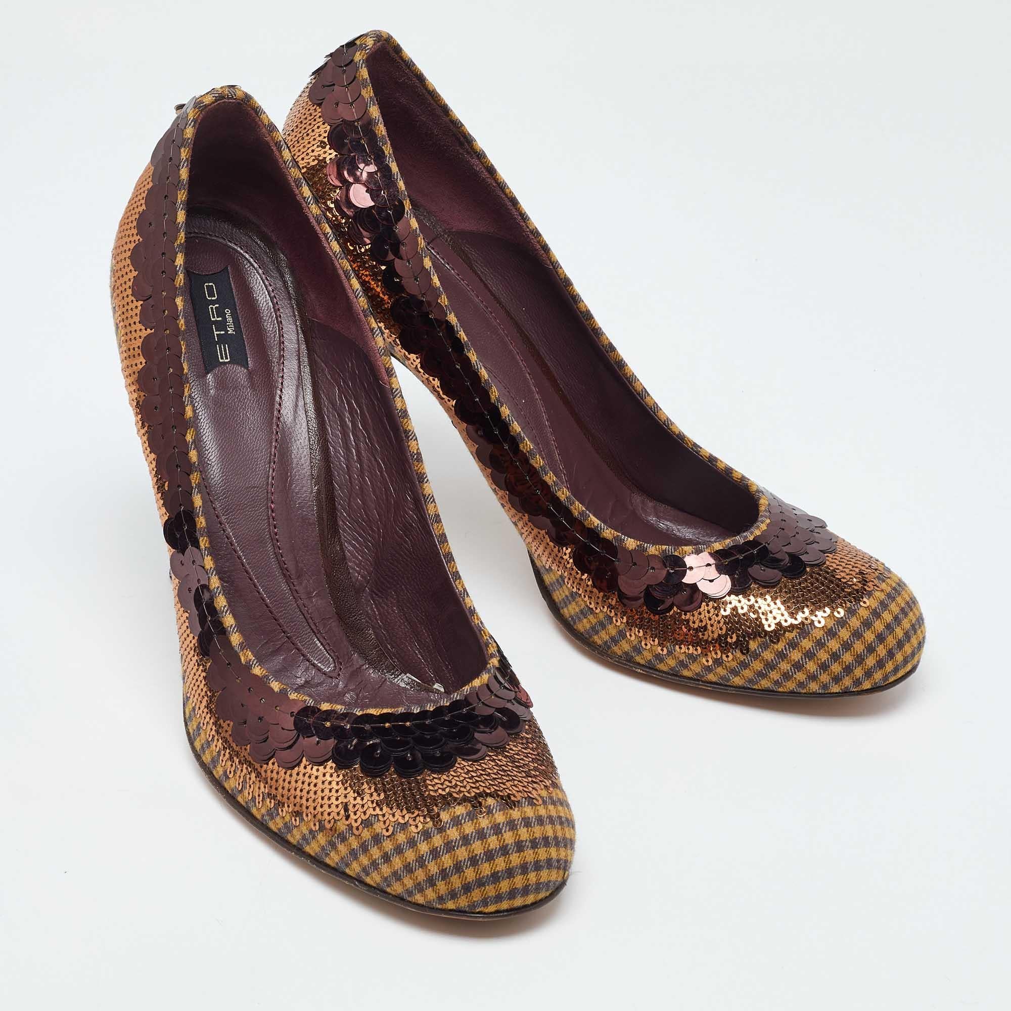 Escarpins à bouts ronds en paillettes et sequins Etro Brown Taille 40 Bon état - En vente à Dubai, Al Qouz 2