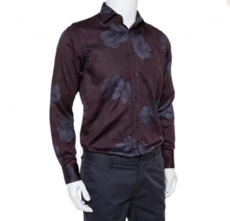 Flaunt your unique fashion sense with this shirt from Etro. The burgundy creation is made of 100% cotton and features a lovely floral print all over. It comes with classic collars, front button fastenings, and long sleeves. It will look great with