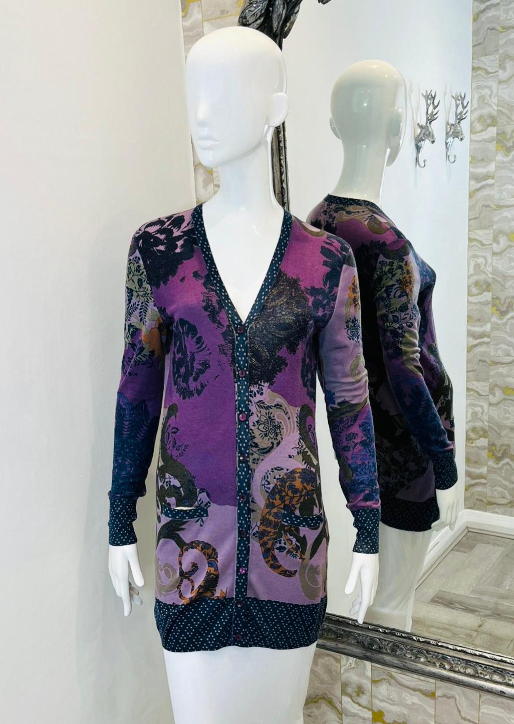 Etro Cashmere & Silk Printed Cardigan

Purple, longline knitwear designed with abstract prints in the shades of blue, grey and brown.

Featuring slim fit silhouette, V-Neckline and button closure through the centre.

Size – 42IT

Condition – Very