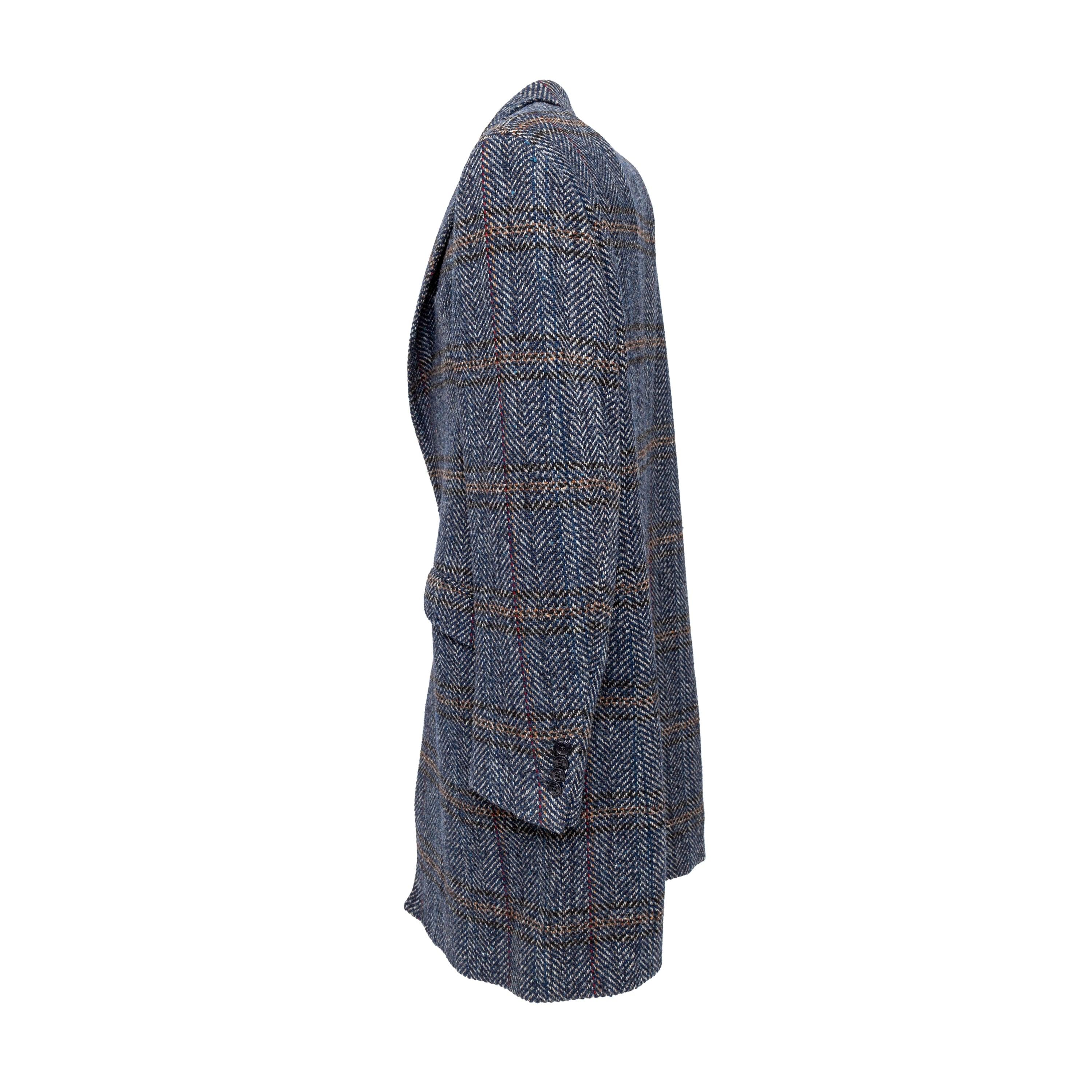 Elevate your winter wardrobe with the Etro Checkered Wool Coat. Made of 100% wool with a mix of checkered and herringbone pattern, this long relaxed overcoat features a notched lapel collar and two front pockets. The viscose lining with iconic