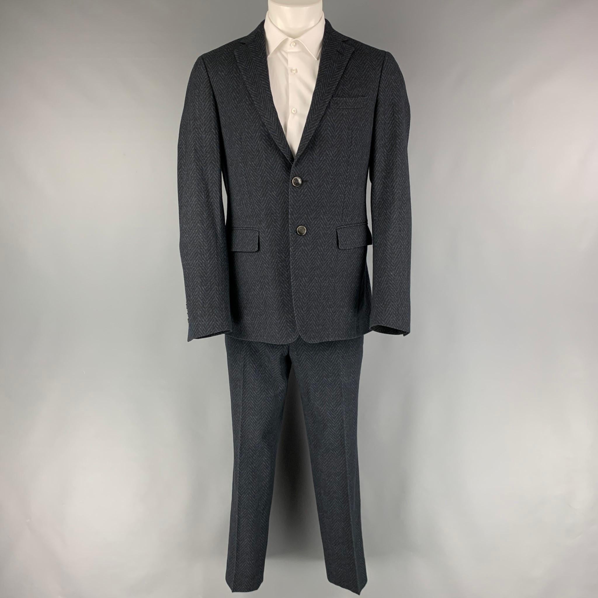 ETRO Chest Size 38 Navy Black Herringbone Wool Blend Notch Lapel 32 Sport Coat In Excellent Condition In San Francisco, CA