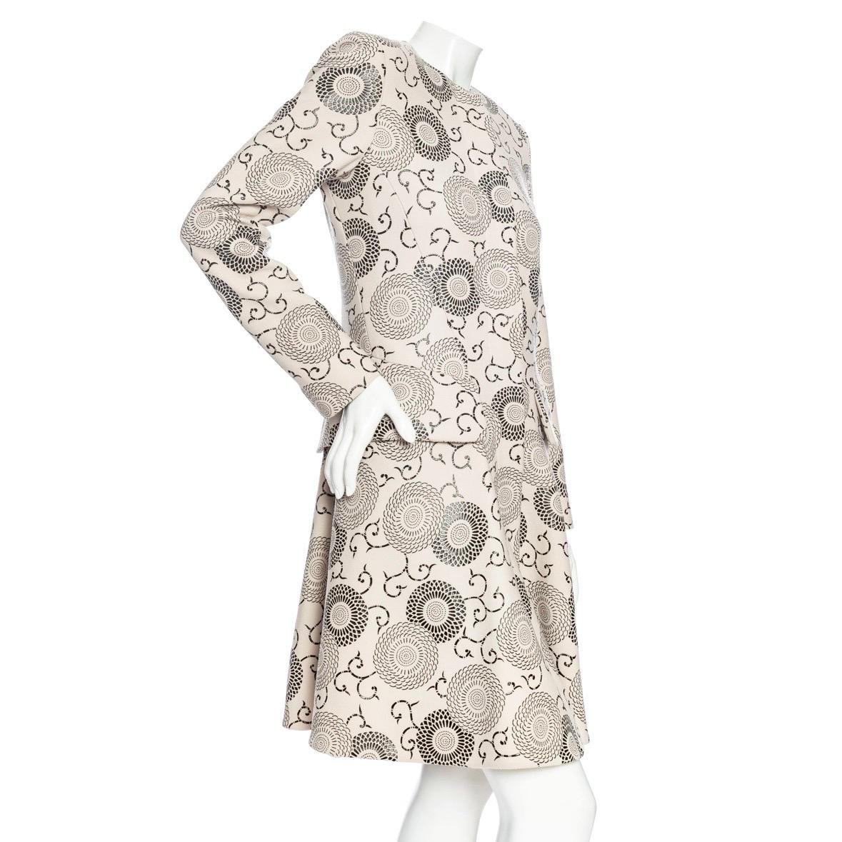 Etro Cream and Black Floral Print Swing Coat Fall2012 In Excellent Condition For Sale In Los Angeles, CA