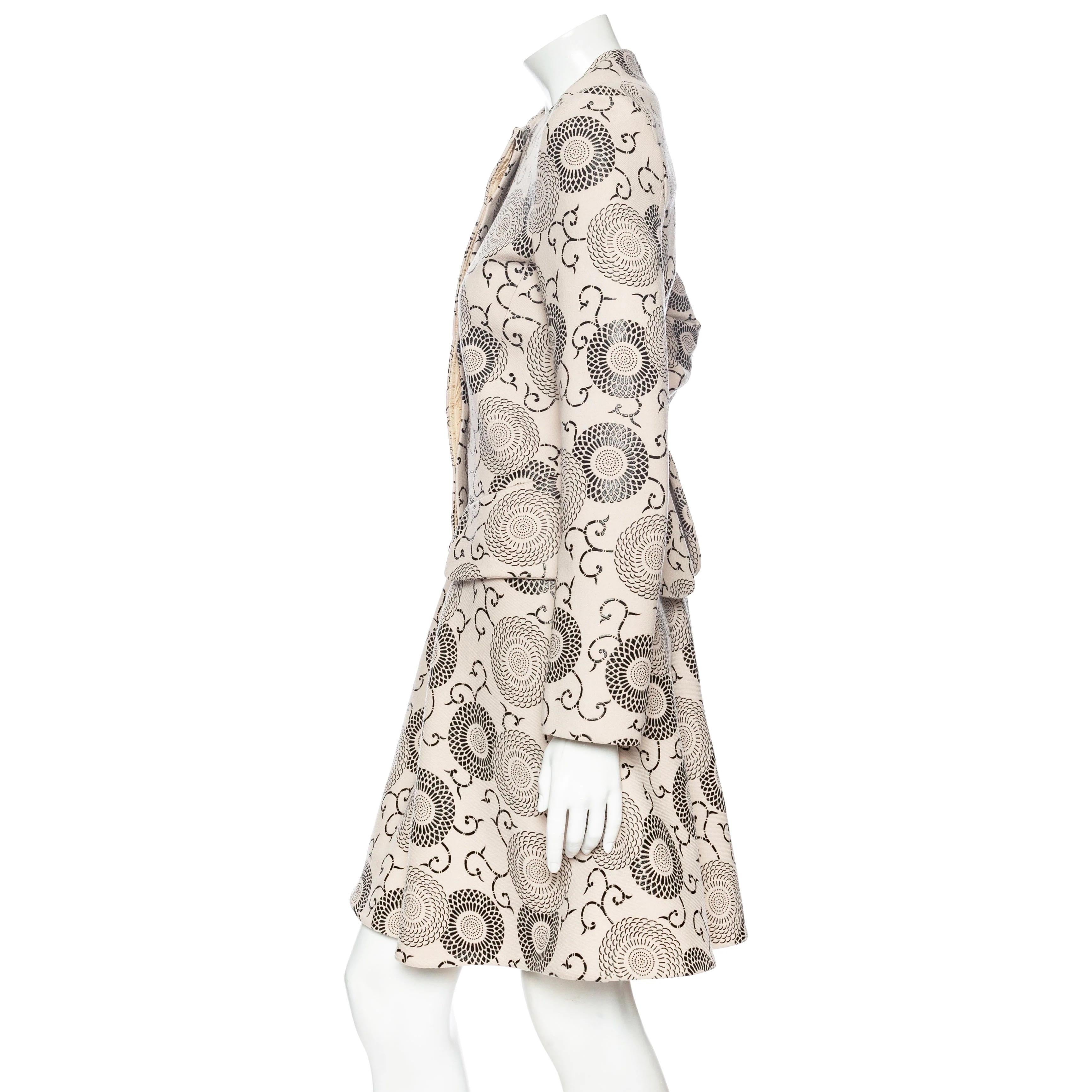 Etro Cappotto Swing con stampa floreale crema e nera Autunno2012 In condizioni ottime in vendita a Woodland Hills, CA