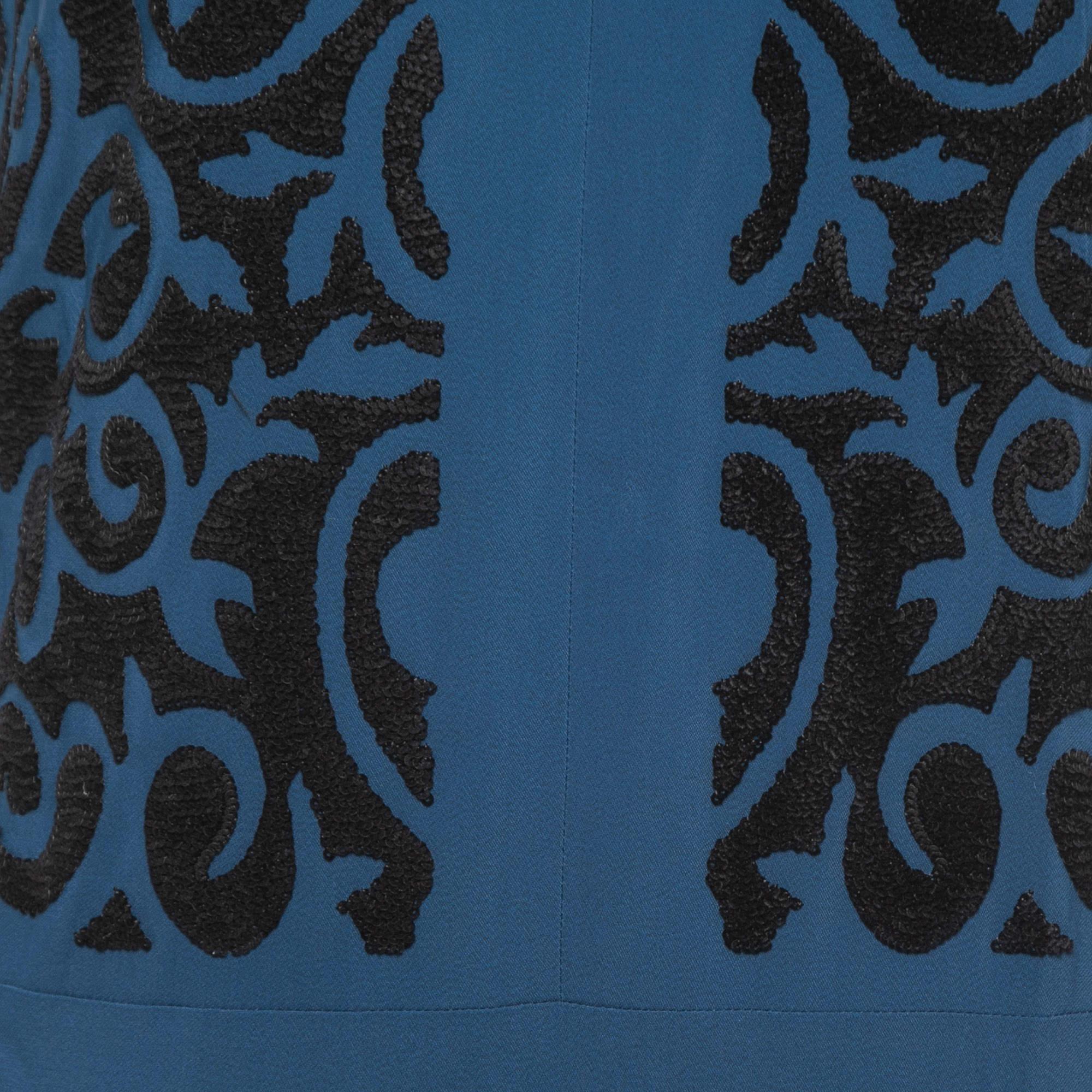 Etro, robe sans manches en crêpe bleu foncé ornée de sequins  Excellent état à Dubai, Al Qouz 2