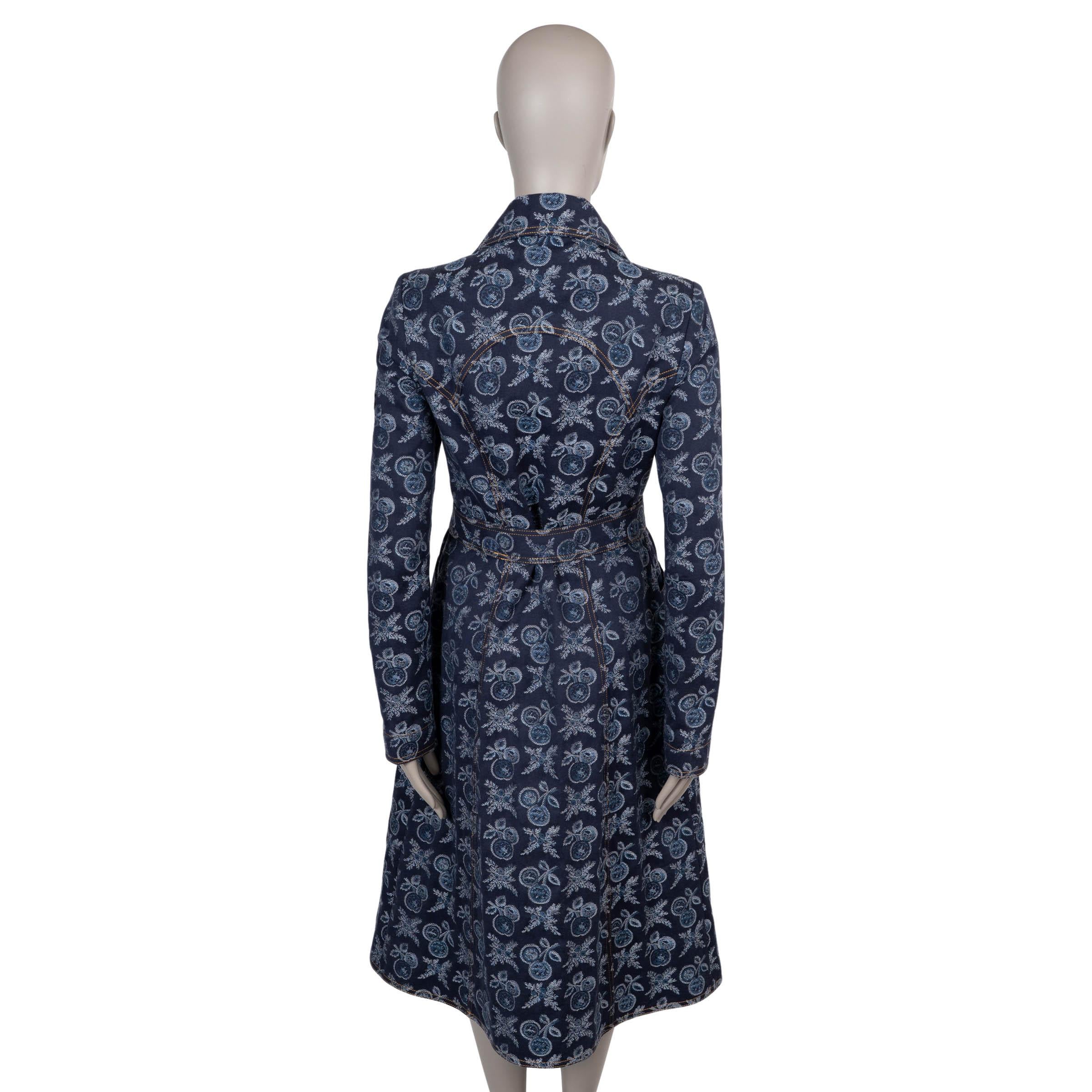 ETRO dunkel- & hellblau 2023 FRUIT JACQUARD DENIM Mantel Jacke 44 L (Schwarz) im Angebot