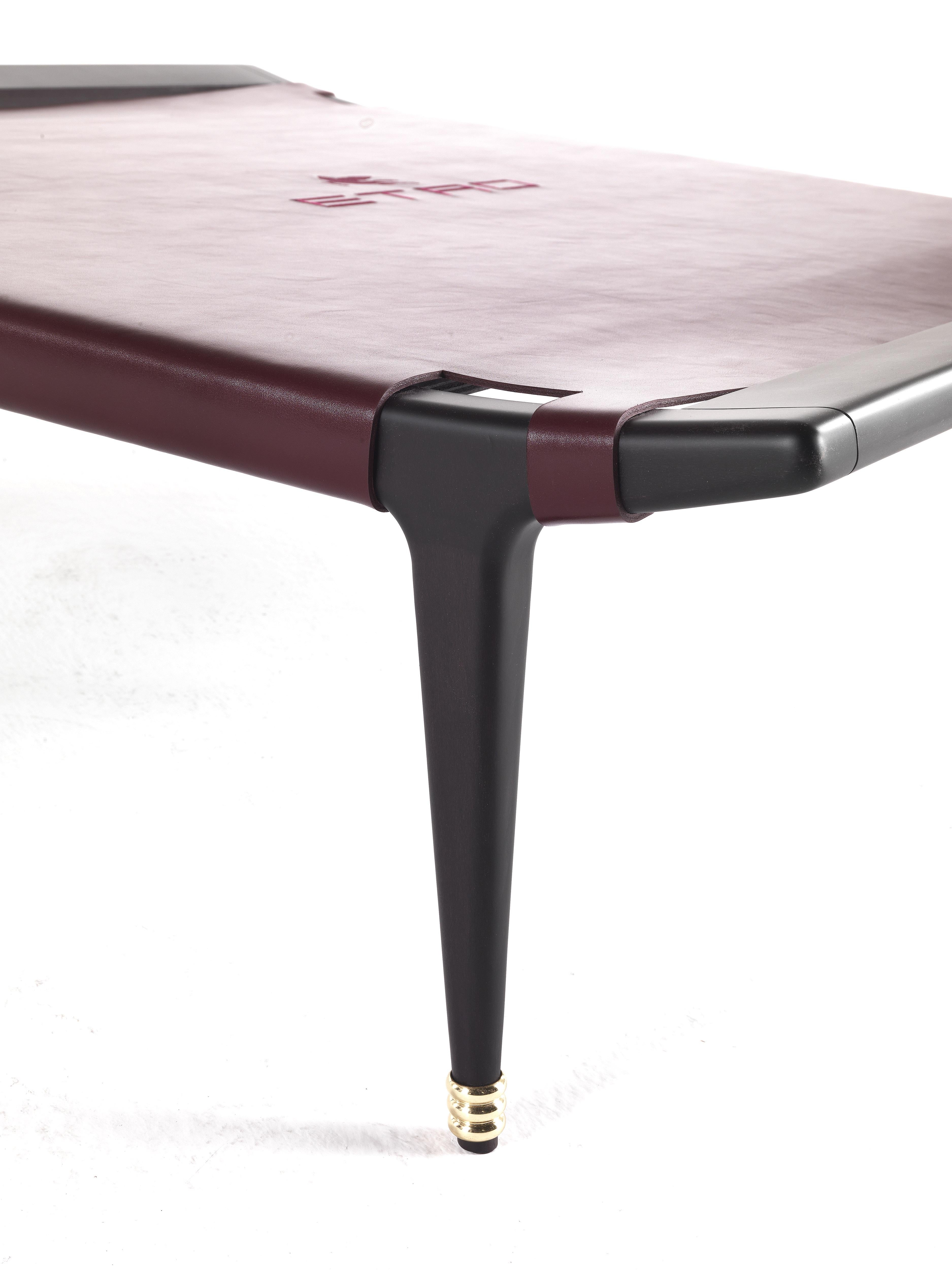 Moderne Table centrale Dinka du 21e siècle en bois et cuir par Etro Home Interiors