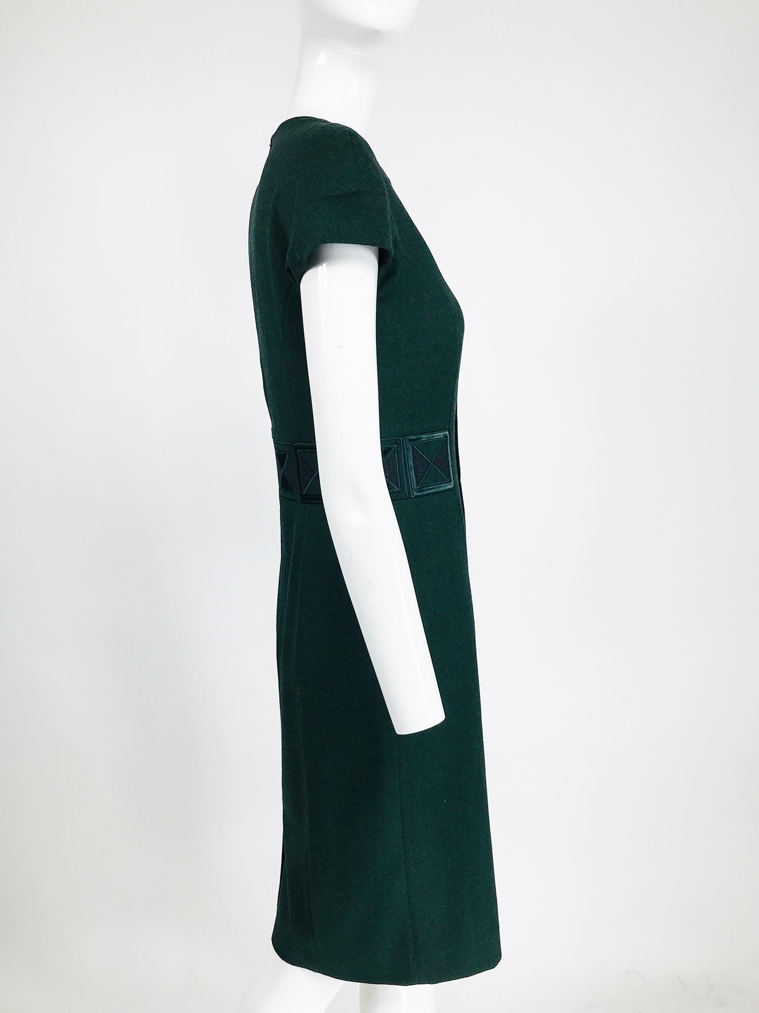 Etro Embroidered Forest Green Fine Wool Cap Sleeve Sheath Dress In Good Condition In West Palm Beach, FL