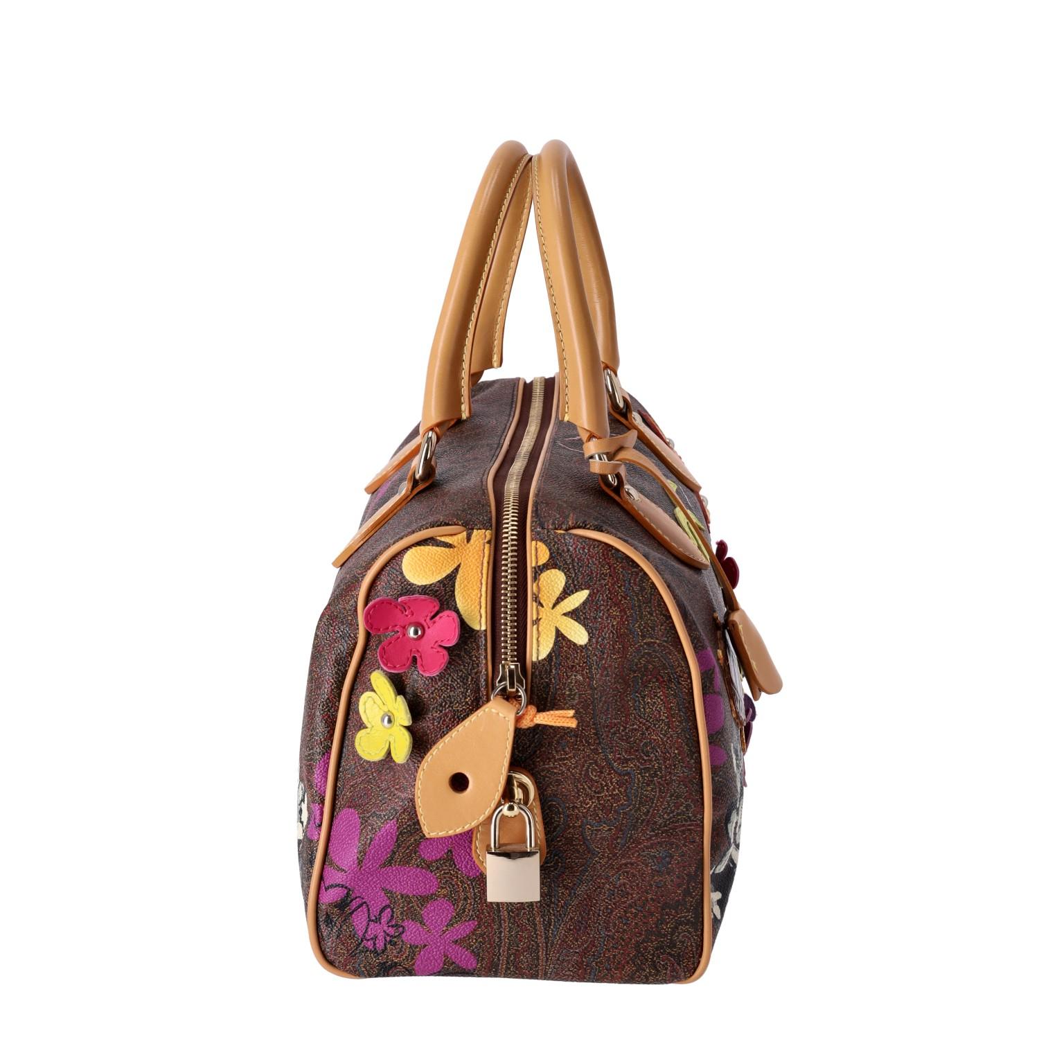 Etro Embroidered Paisley Jacquard Handbag

Brown bag designed with signature paisley-pattern jacquard and embroidered with multicoloured flowers, butterfly lizard, palm tree appliques and prints.

Featuring beige leather dual top handle and